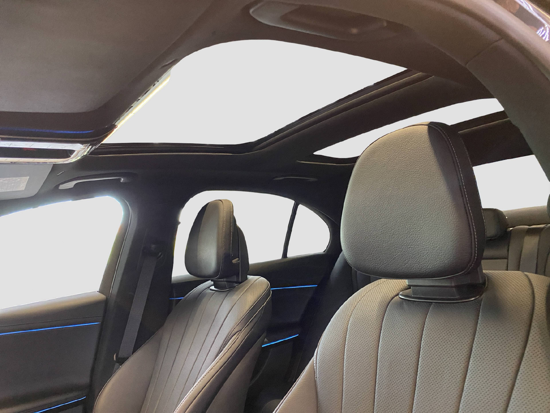 MERCEDES-BENZ E 200 AMG Line 4MATIC-image-11