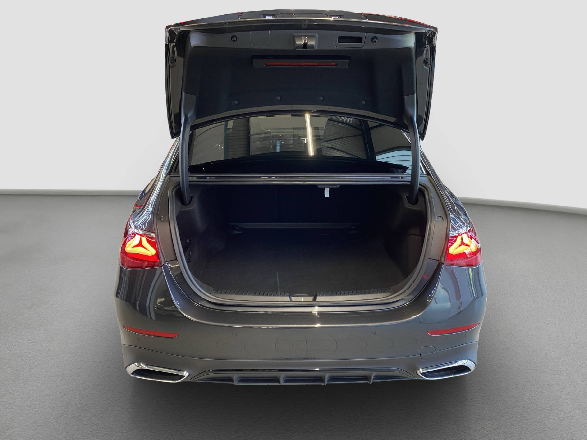MERCEDES-BENZ E 200 AMG Line 4MATIC-image-14