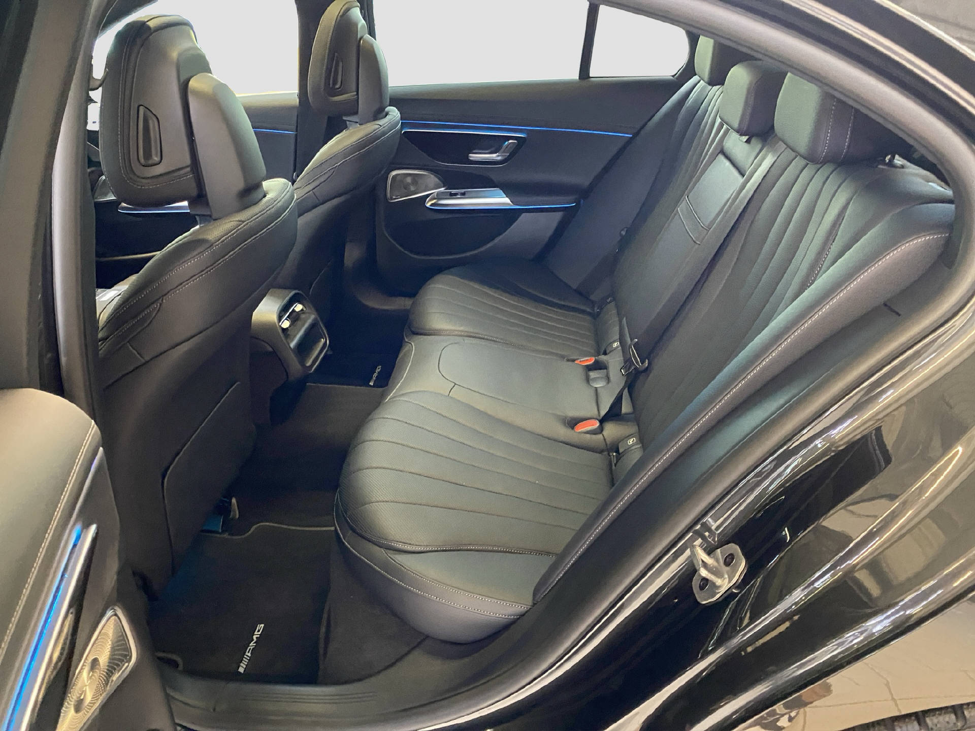 MERCEDES-BENZ E 200 AMG Line 4MATIC-image-13