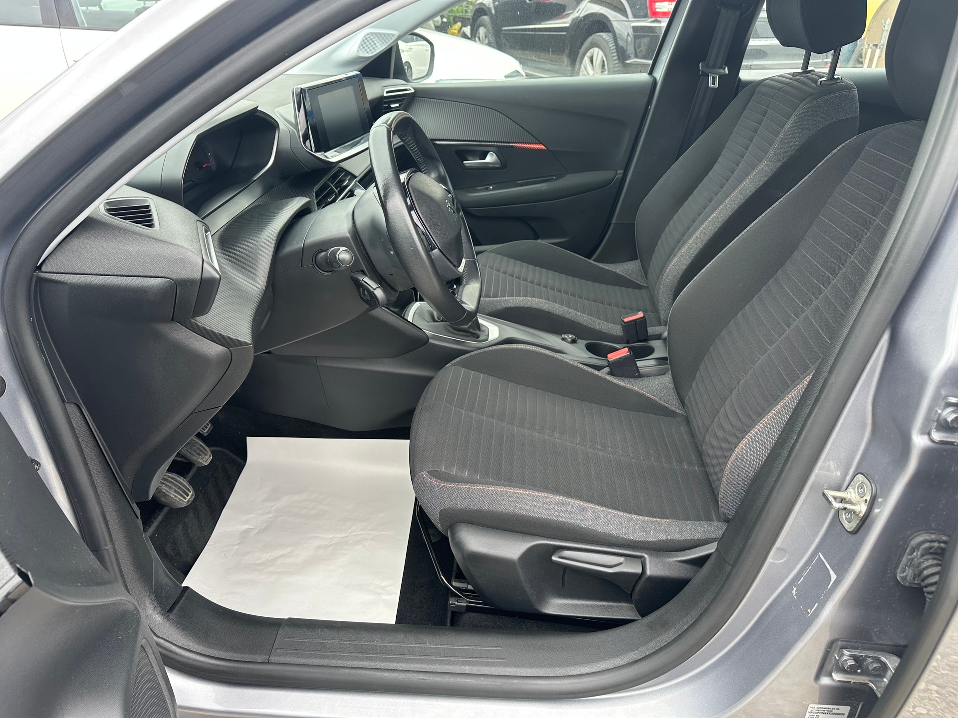 PEUGEOT 208 1.2 PureTech Active-image-7