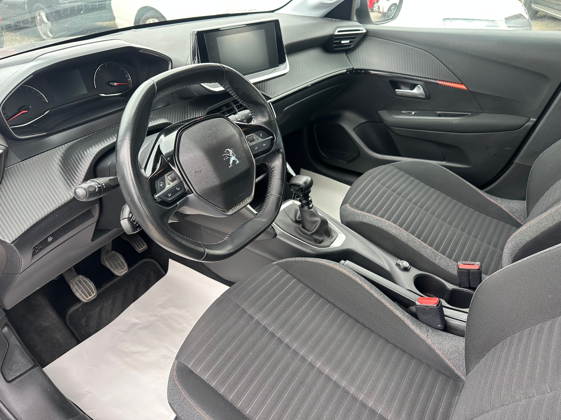 PEUGEOT 208 1.2 PureTech Active-image-9
