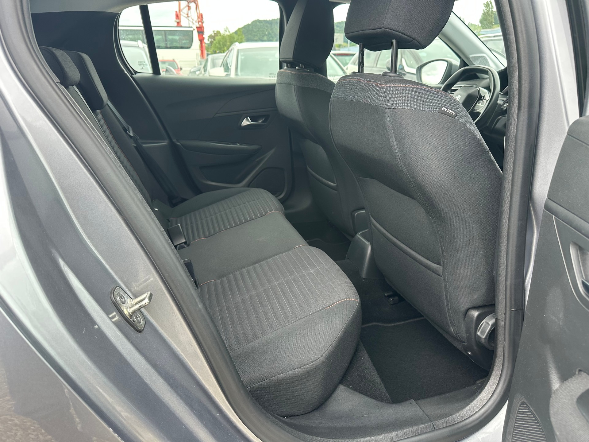 PEUGEOT 208 1.2 PureTech Active-image-12