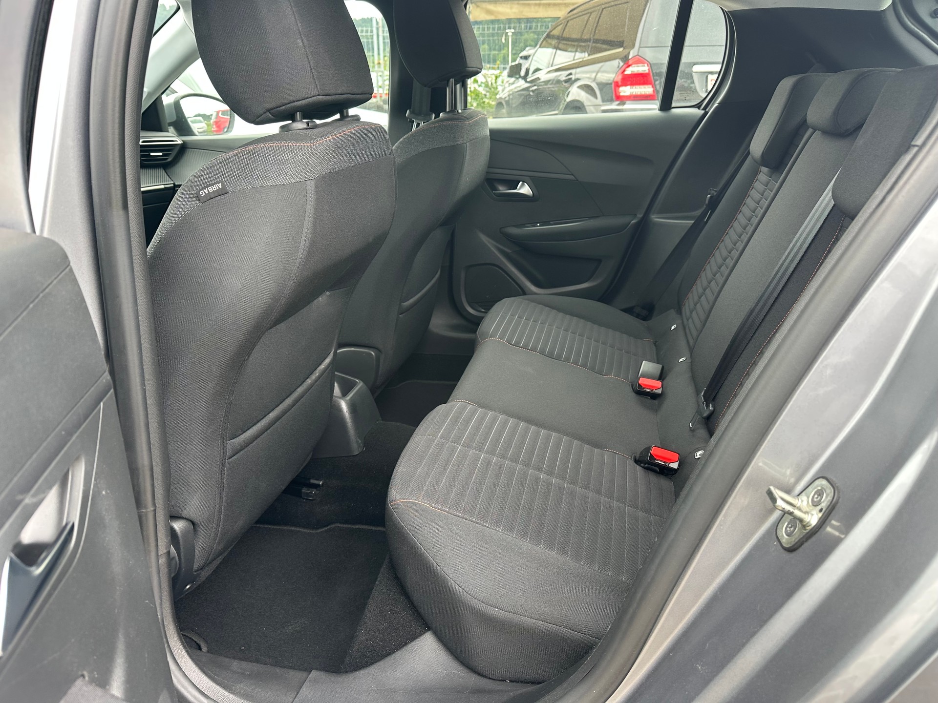 PEUGEOT 208 1.2 PureTech Active-image-10