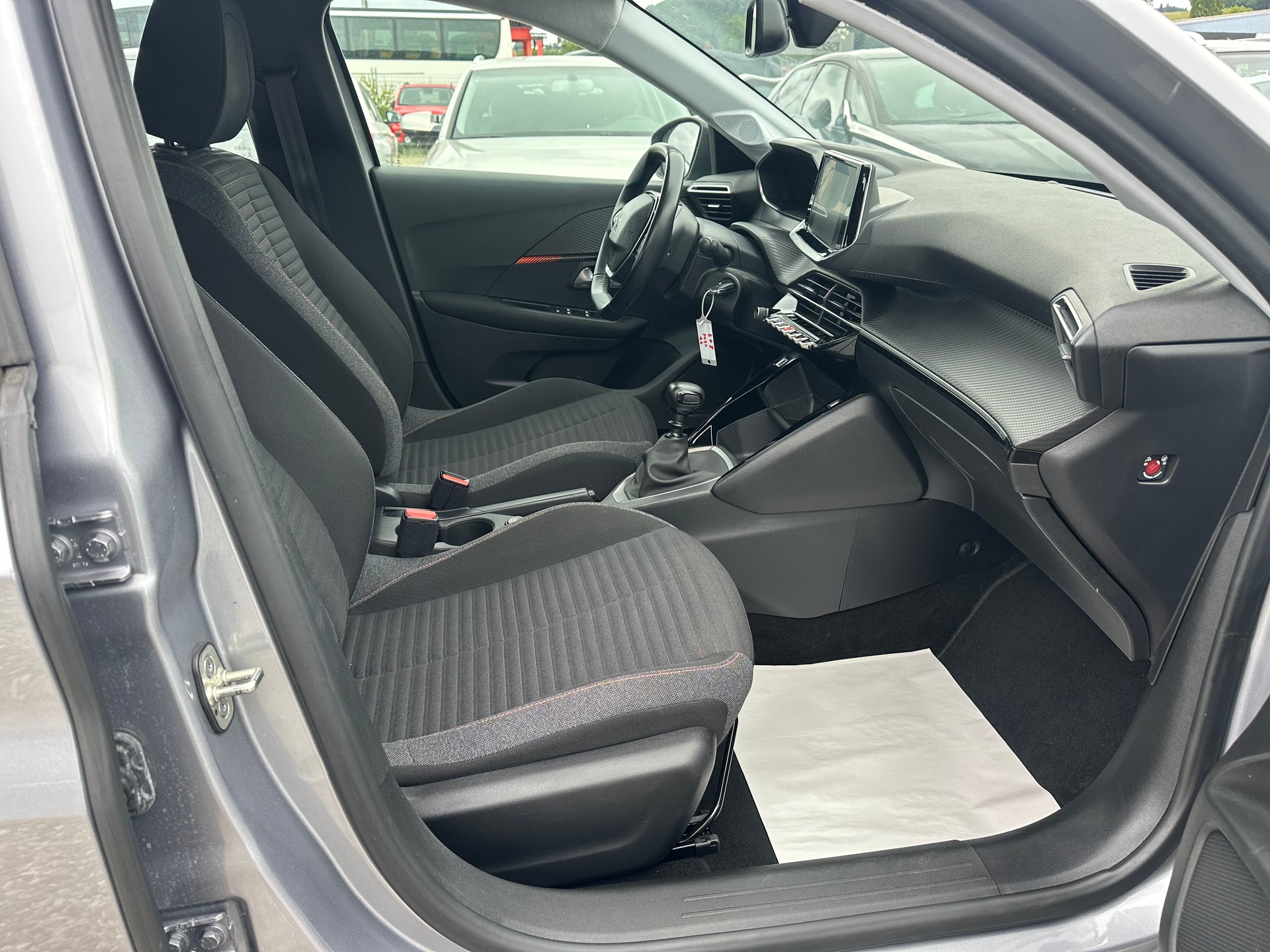 PEUGEOT 208 1.2 PureTech Active-image-11