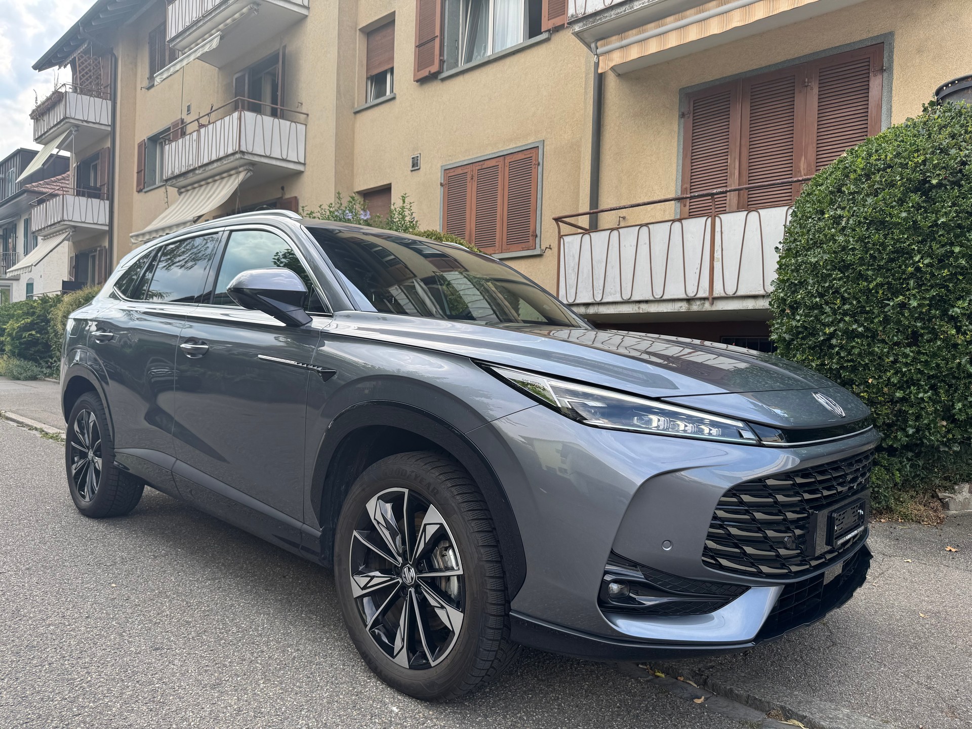 MG HS 1.5 T HEV Luxury-image-4