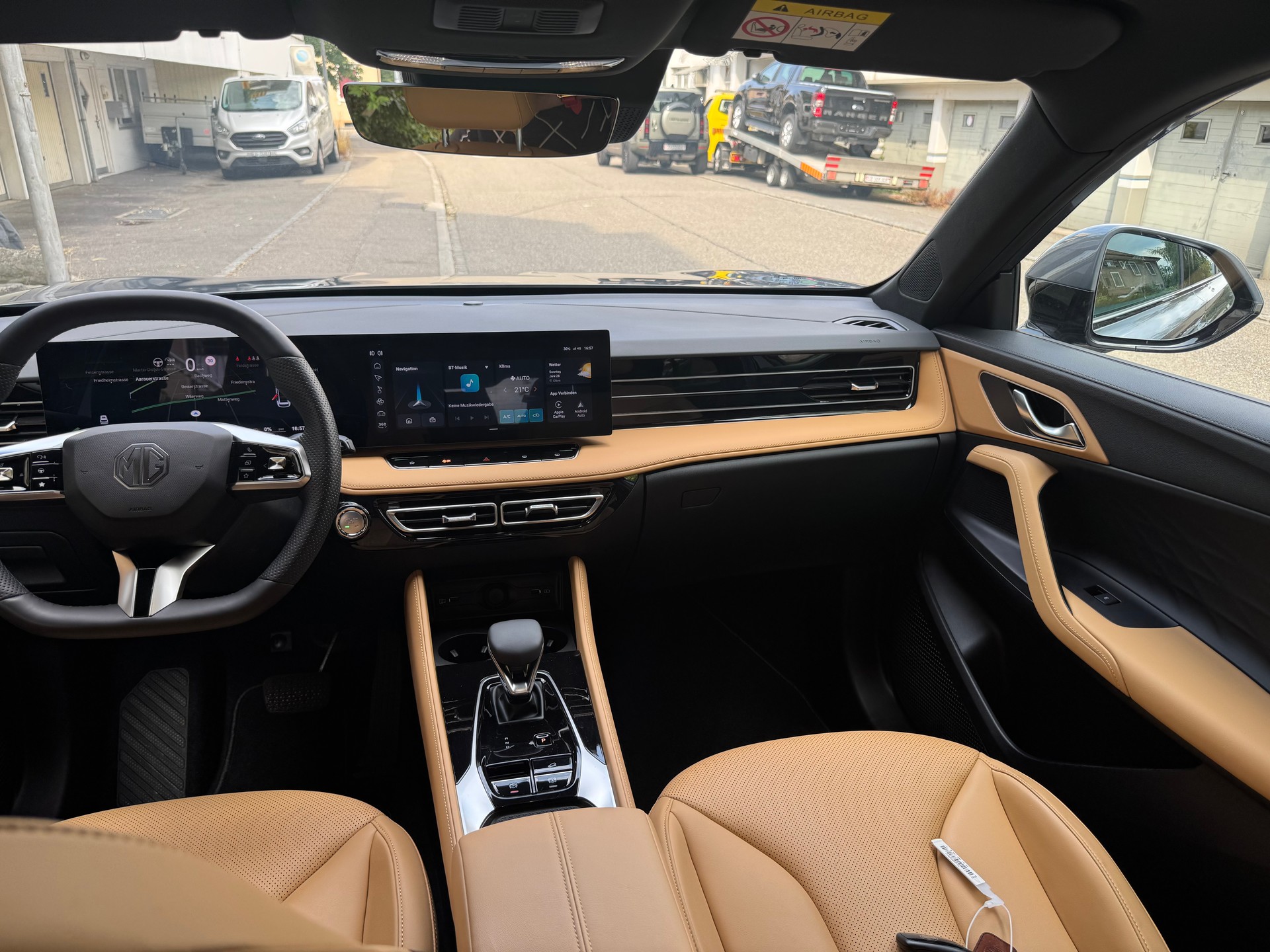 MG HS 1.5 T HEV Luxury-image-9