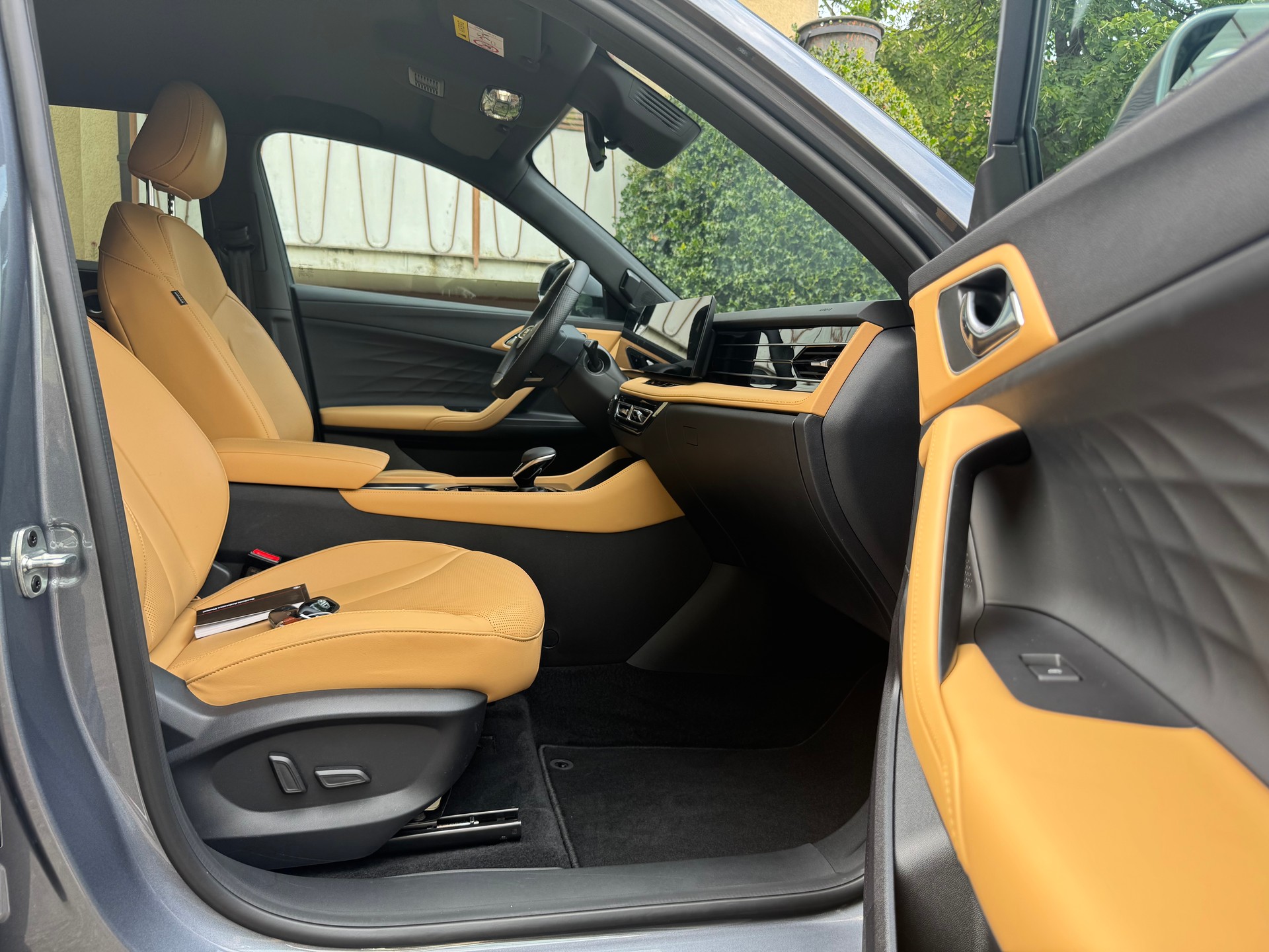 MG HS 1.5 T HEV Luxury-image-8