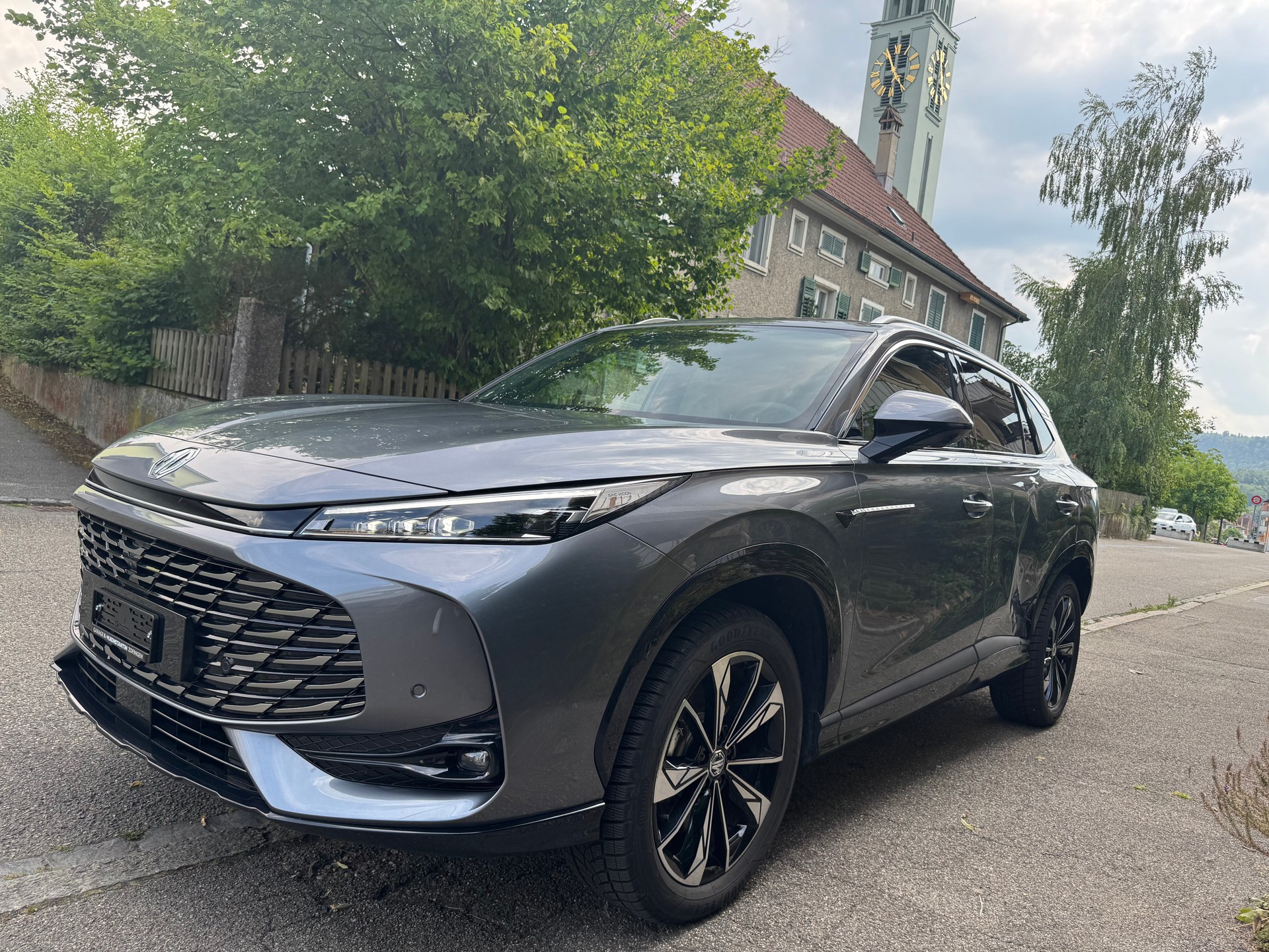 MG HS 1.5 T HEV Luxury-image-5