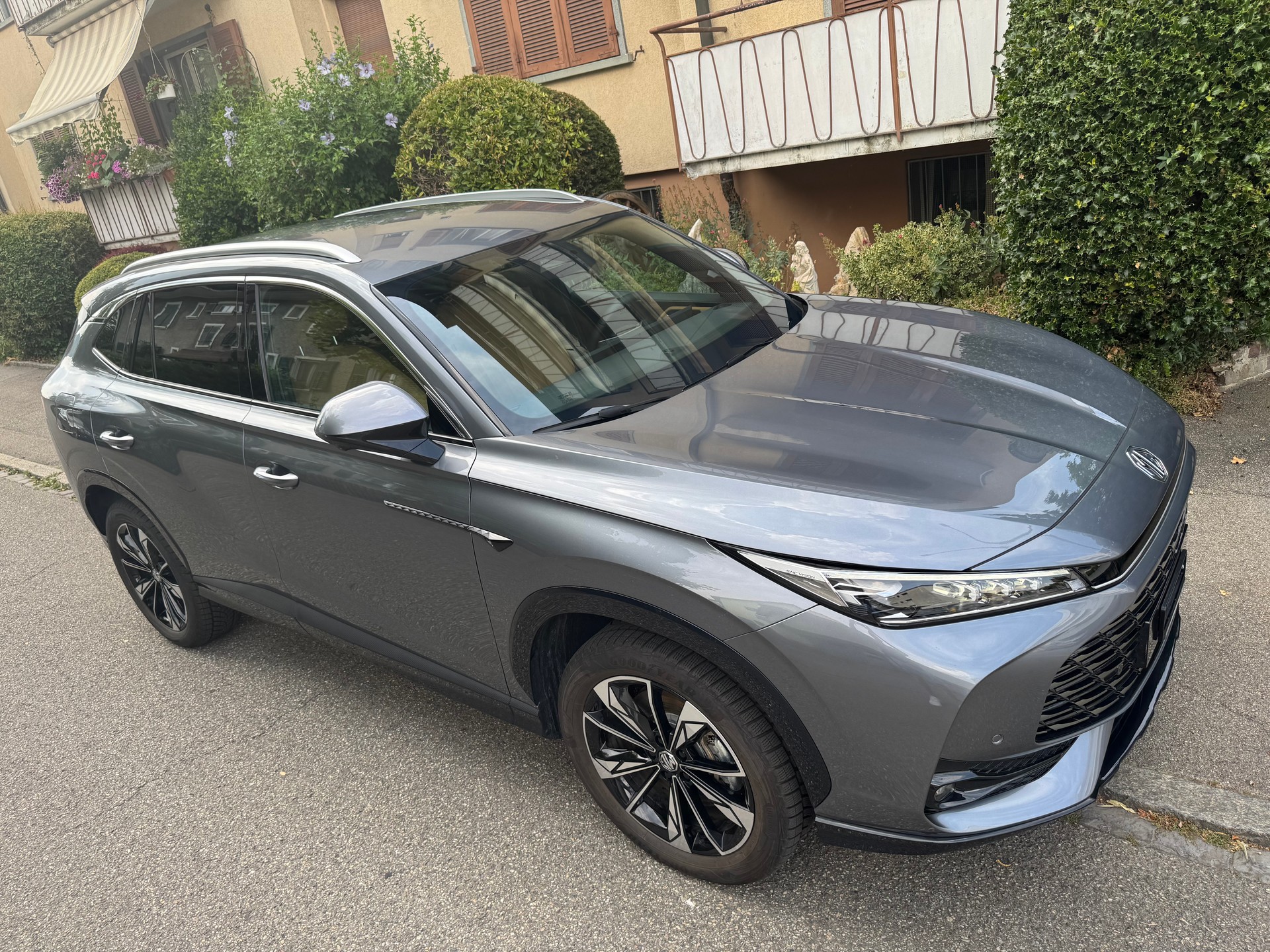 MG HS 1.5 T HEV Luxury-image-2