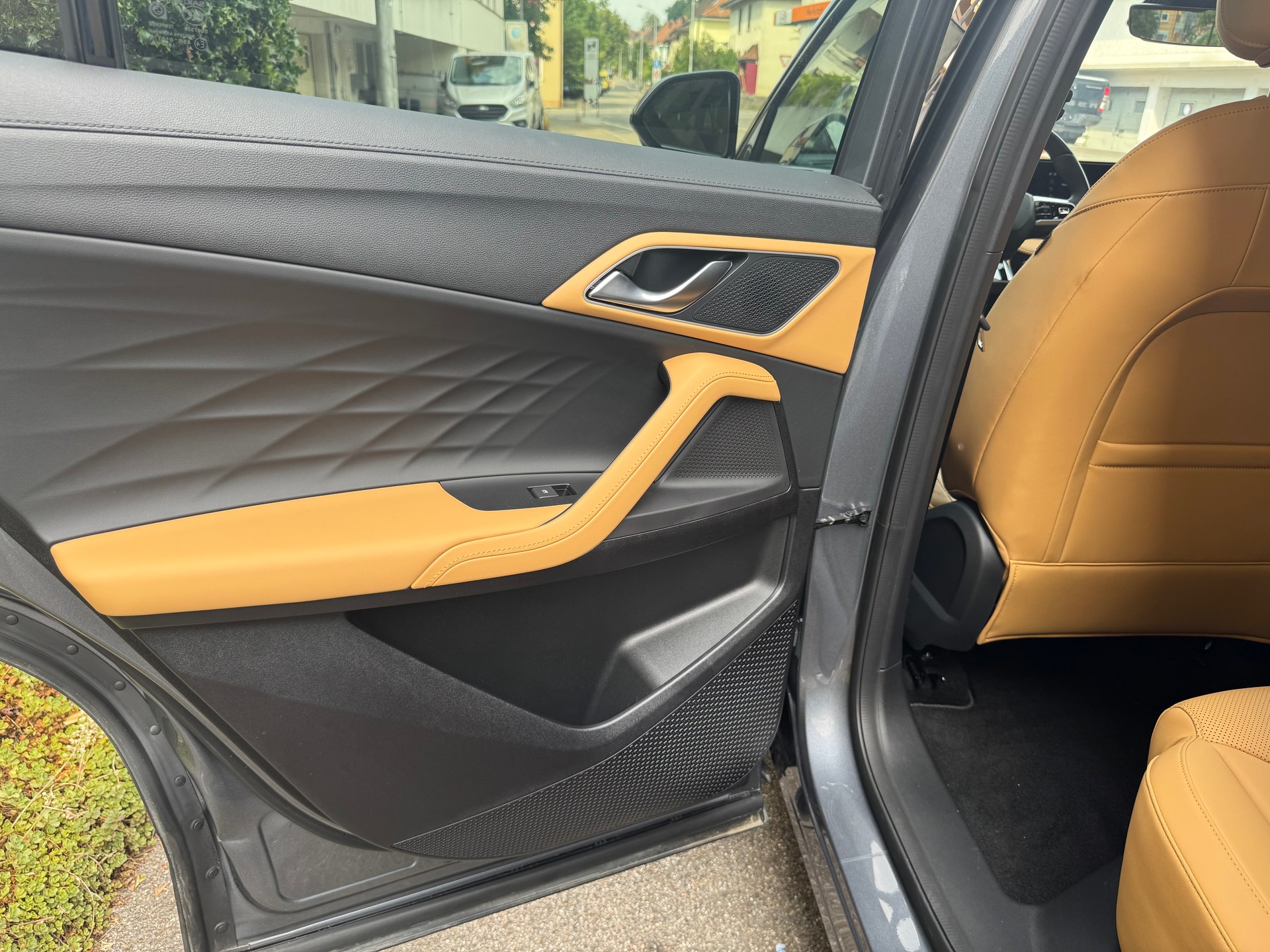 MG HS 1.5 T HEV Luxury-image-13