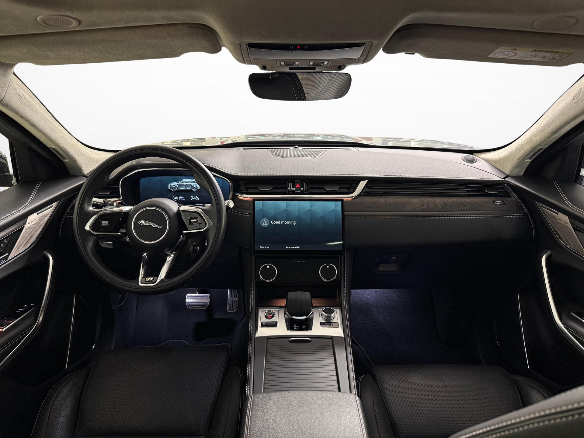 JAGUAR F-Pace 2.0 P400e R-Dynamic SE AWD-image-8