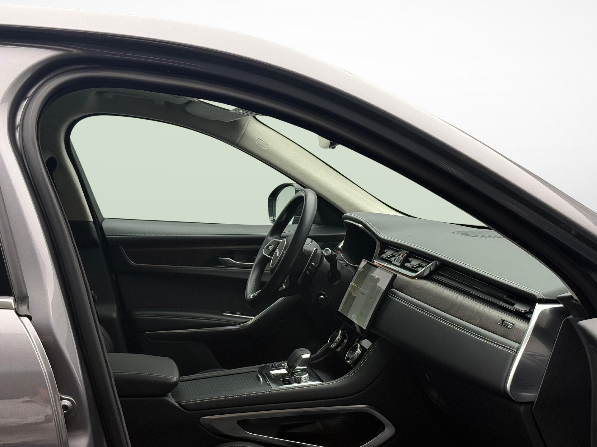 JAGUAR F-Pace 2.0 P400e R-Dynamic SE AWD-image-9