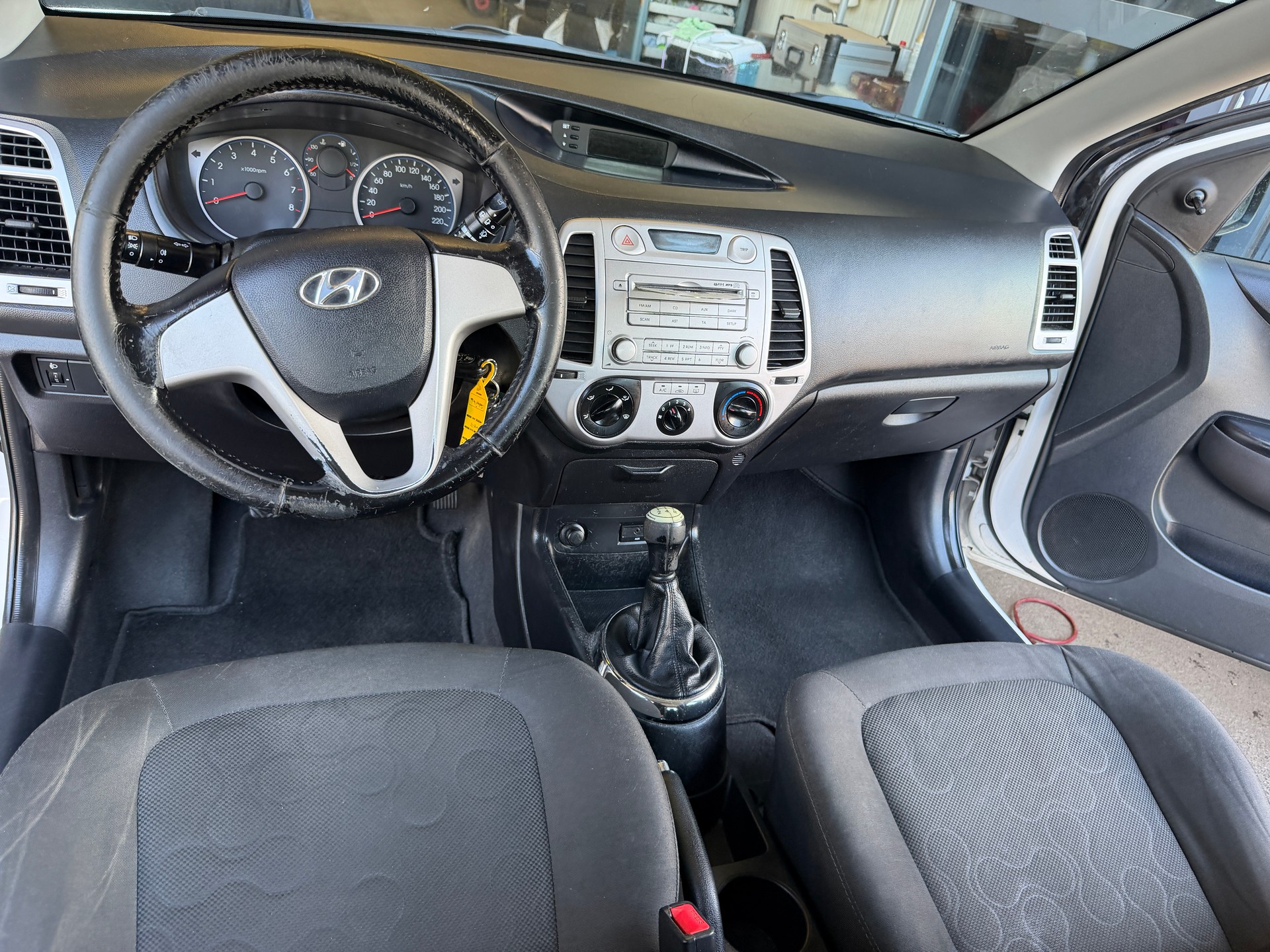HYUNDAI i20 1.2 Comfort-image-7