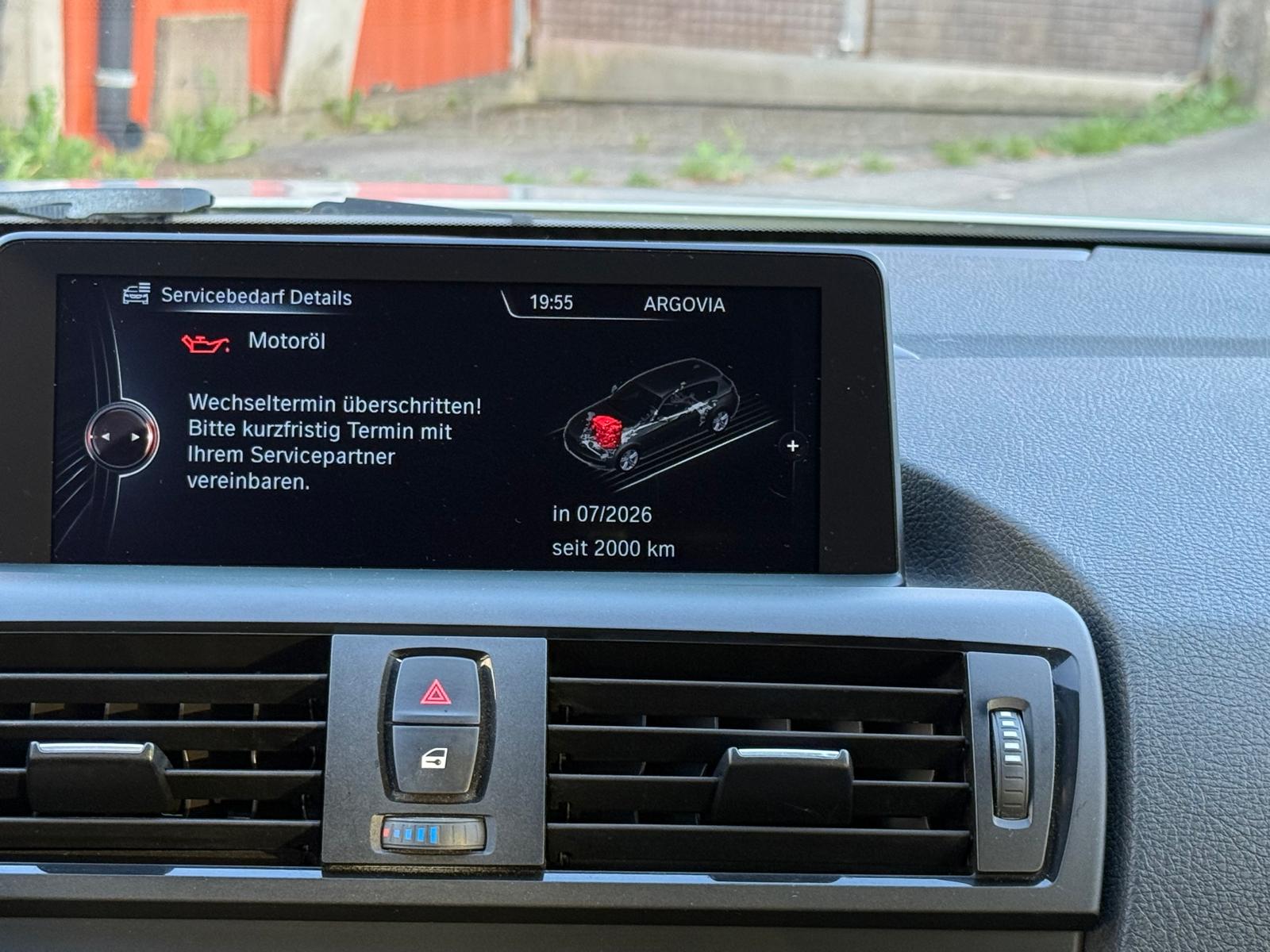 BMW 120d xDrive-image-13