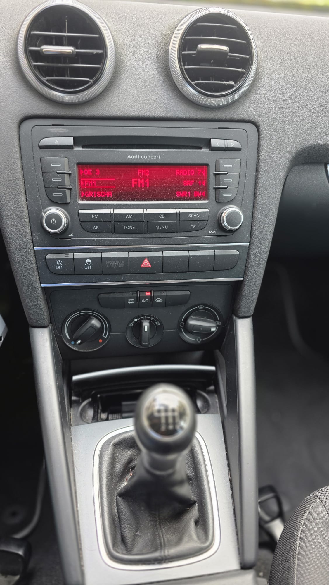 AUDI A3 Sportback 1.4 TFSI Ambition-image-11