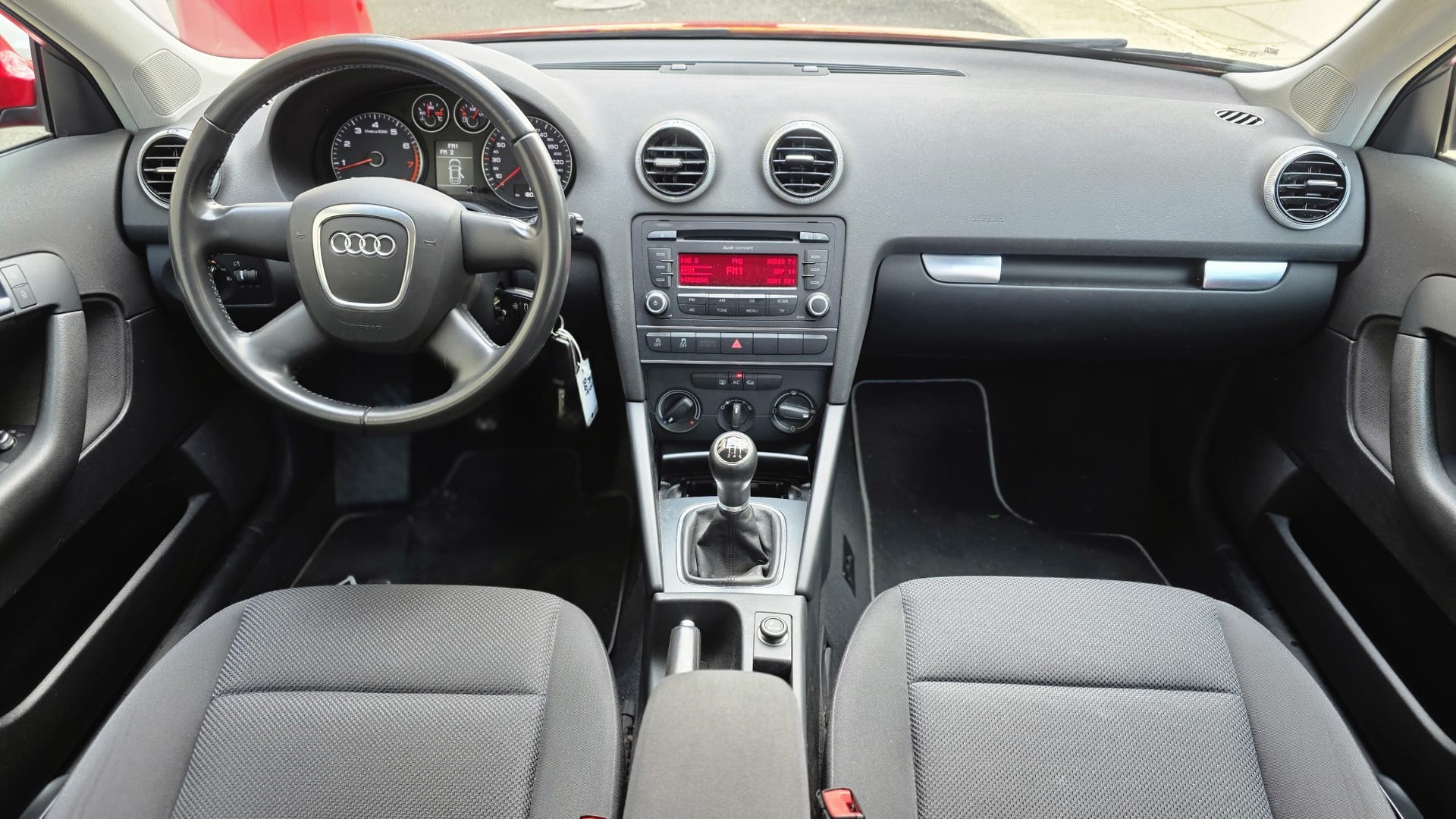 AUDI A3 Sportback 1.4 TFSI Ambition-image-12