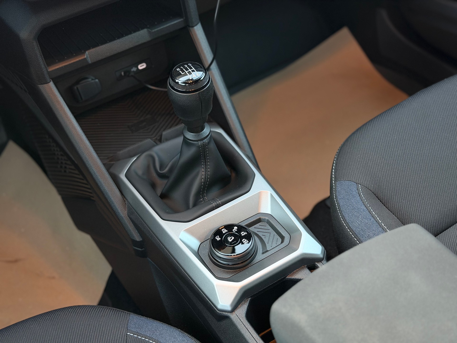 DACIA Duster TCe 130 48V Journey 4x4-image-18