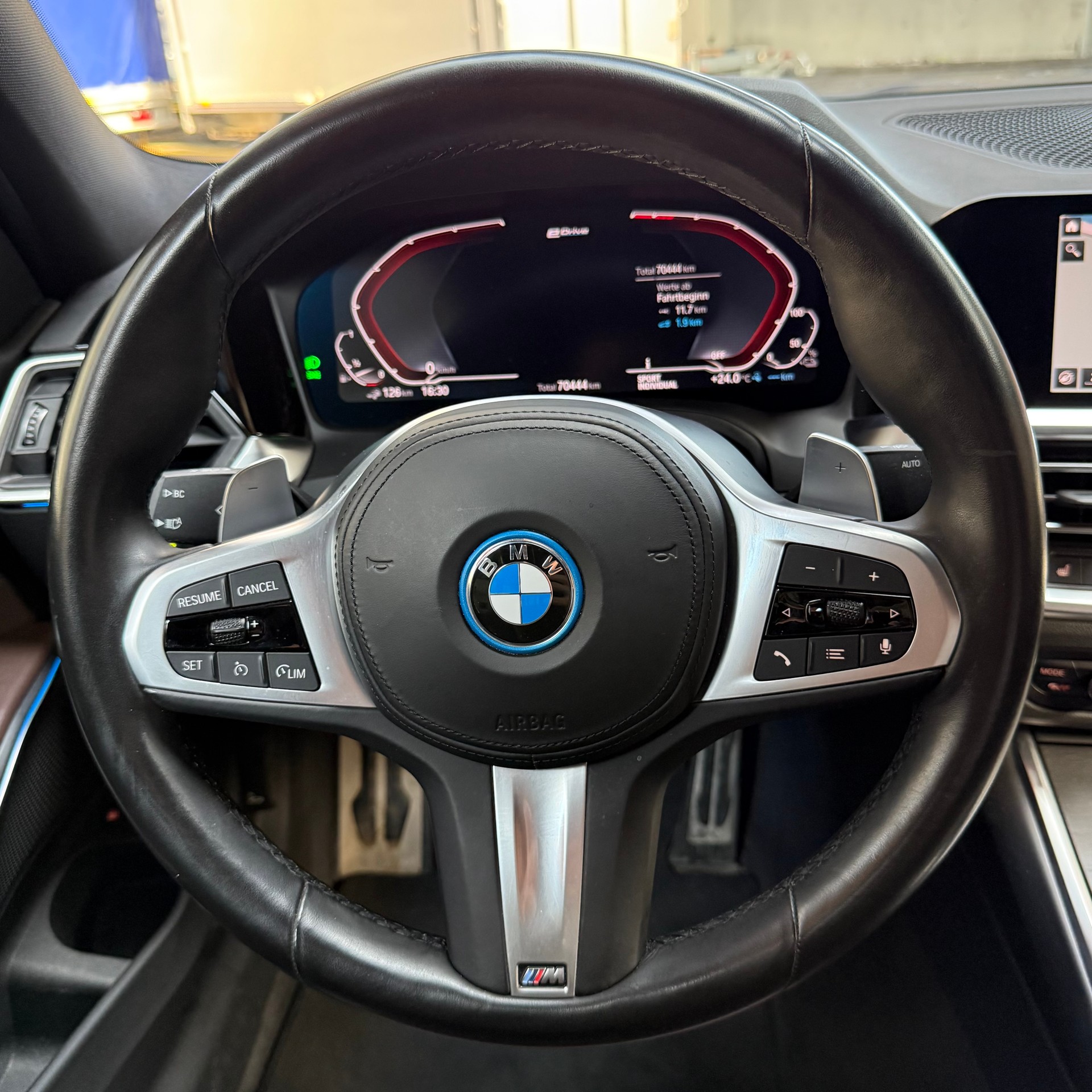 BMW 330e xDrive M Sport Steptronic Swiss-image-8