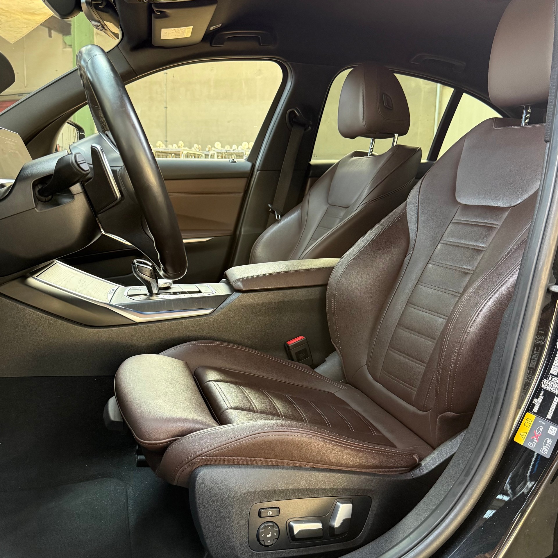 BMW 330e xDrive M Sport Steptronic Swiss-image-10