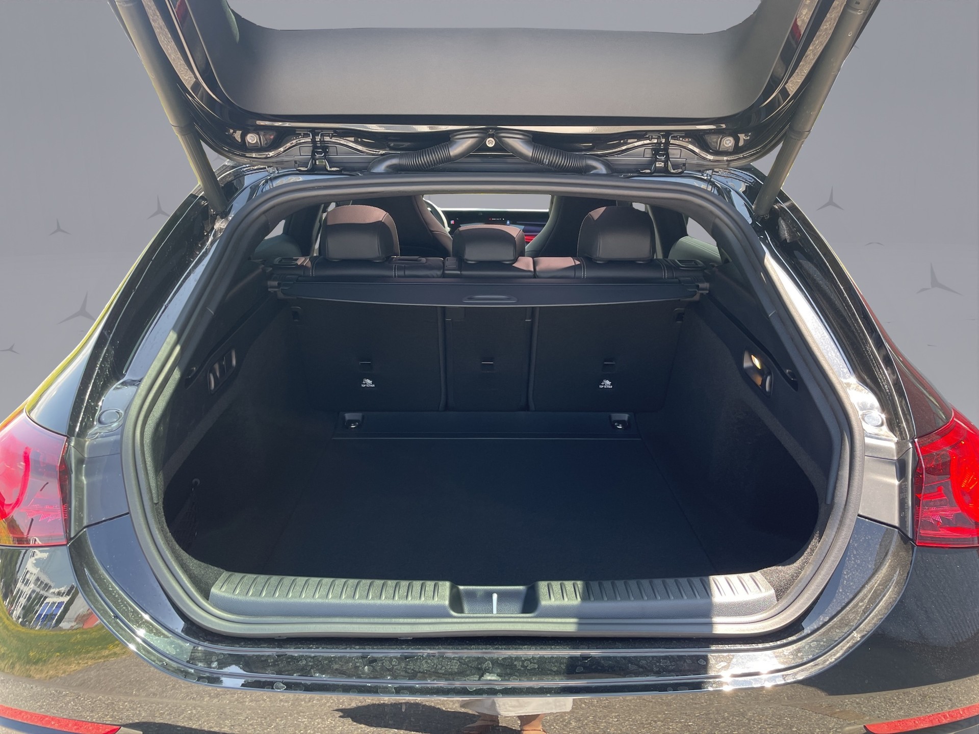 MERCEDES-BENZ CLA 220 4-Matic Shooting Brake-image-16