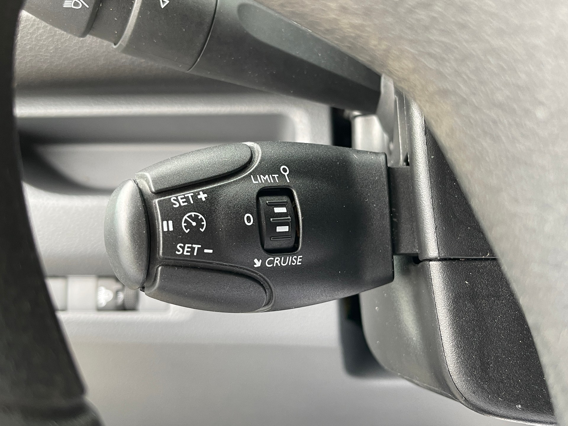 PEUGEOT Expert 2.0 BlueHDi 120 S&S Premium Standard-image-9