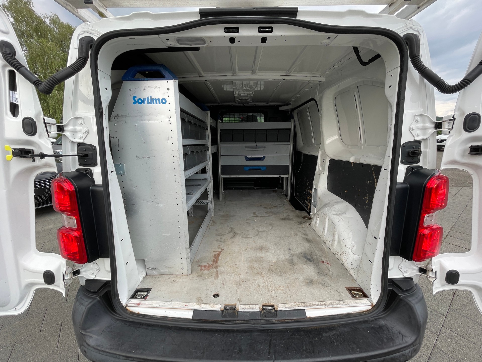 PEUGEOT Expert 2.0 BlueHDi 120 S&S Premium Standard-image-13