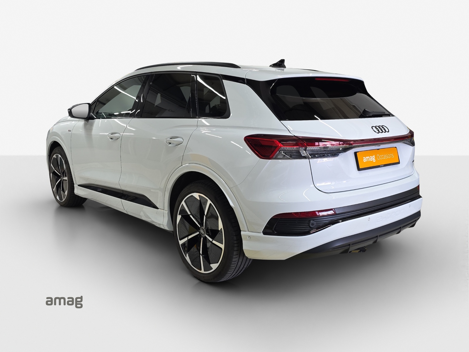 AUDI Q4 e-tron 50 quattro-showroom-element-3