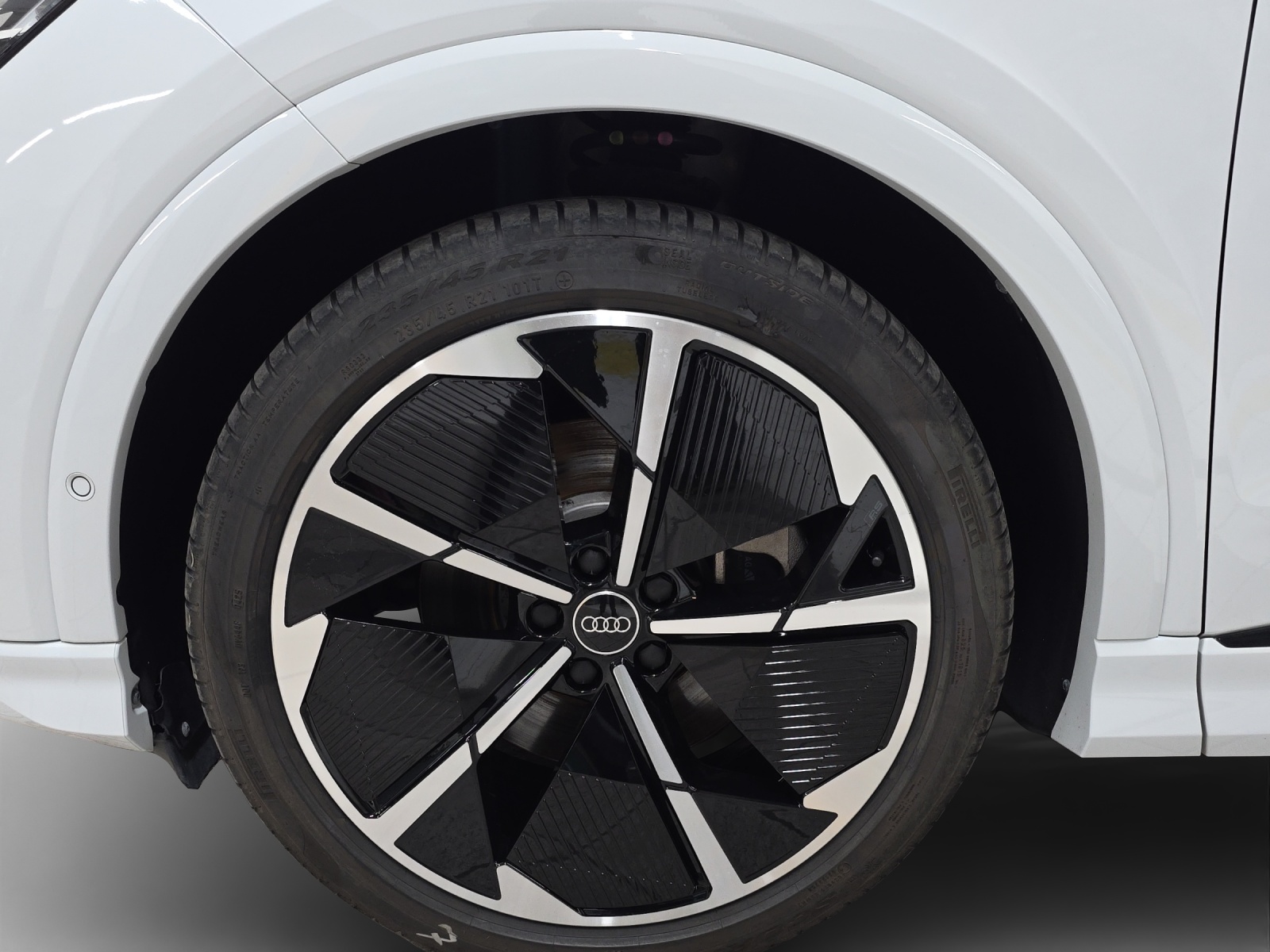 AUDI Q4 e-tron 50 quattro-image-13