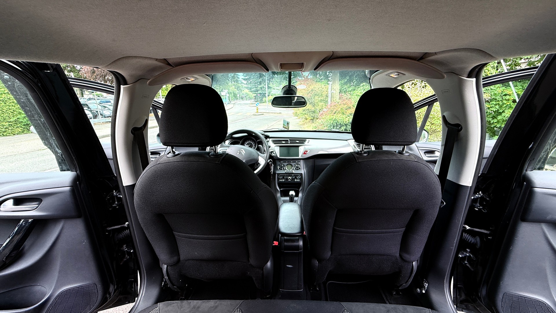 CITROEN C3 1.4i 16V Swiss Style EGS5-image-7