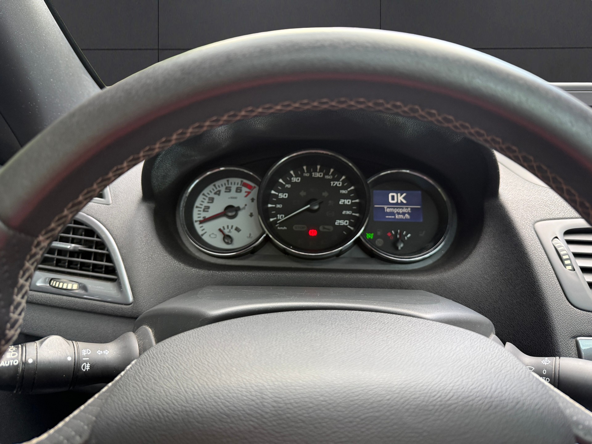 RENAULT Mégane CC 2.0 16V Turbo GT-image-12