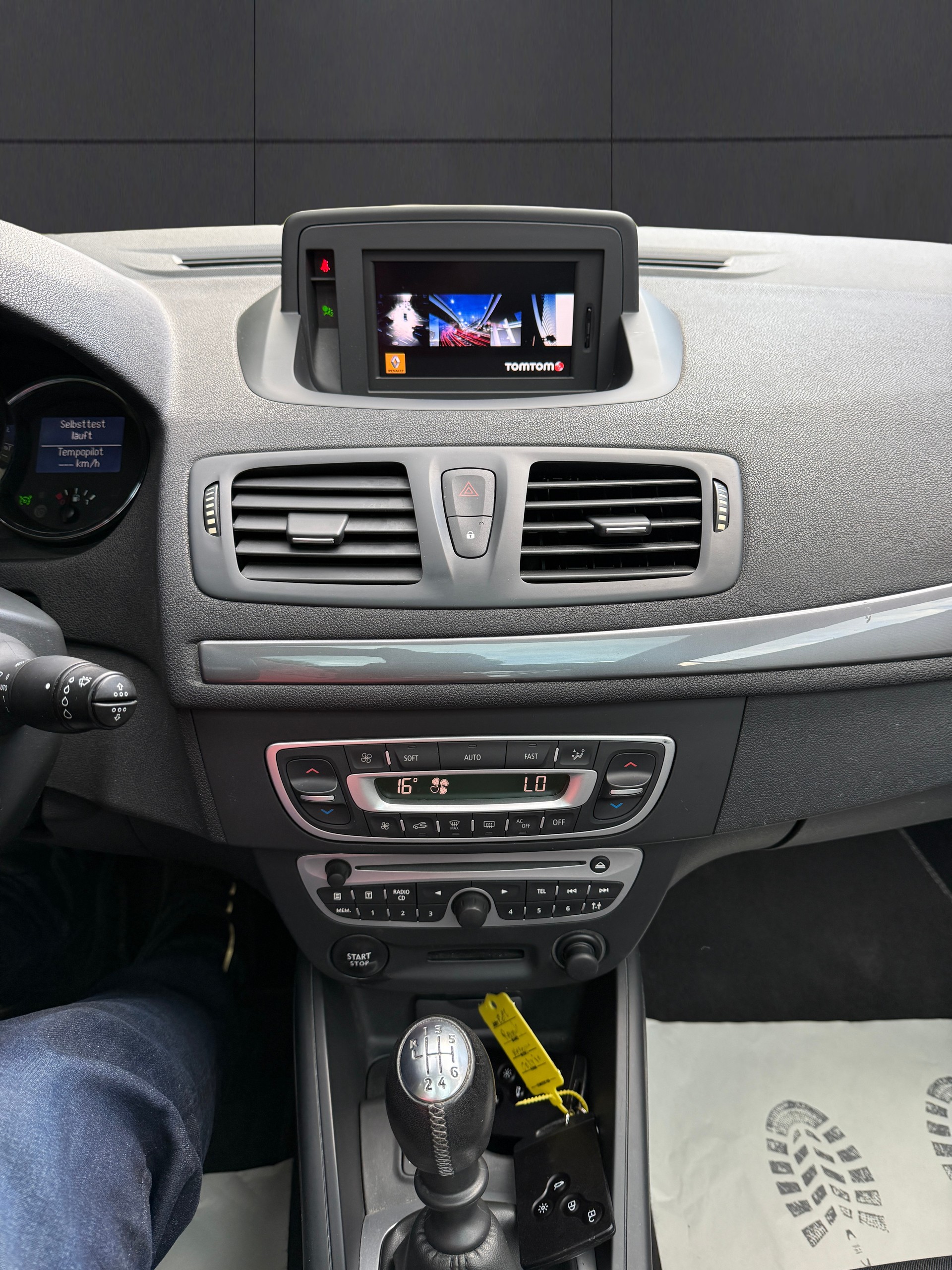 RENAULT Mégane CC 2.0 16V Turbo GT-image-11