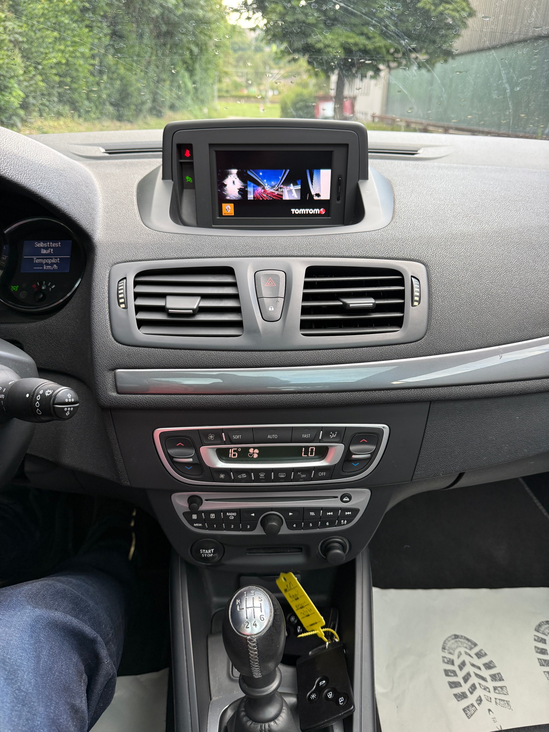 RENAULT Mégane CC 2.0 16V Turbo GT-image-11