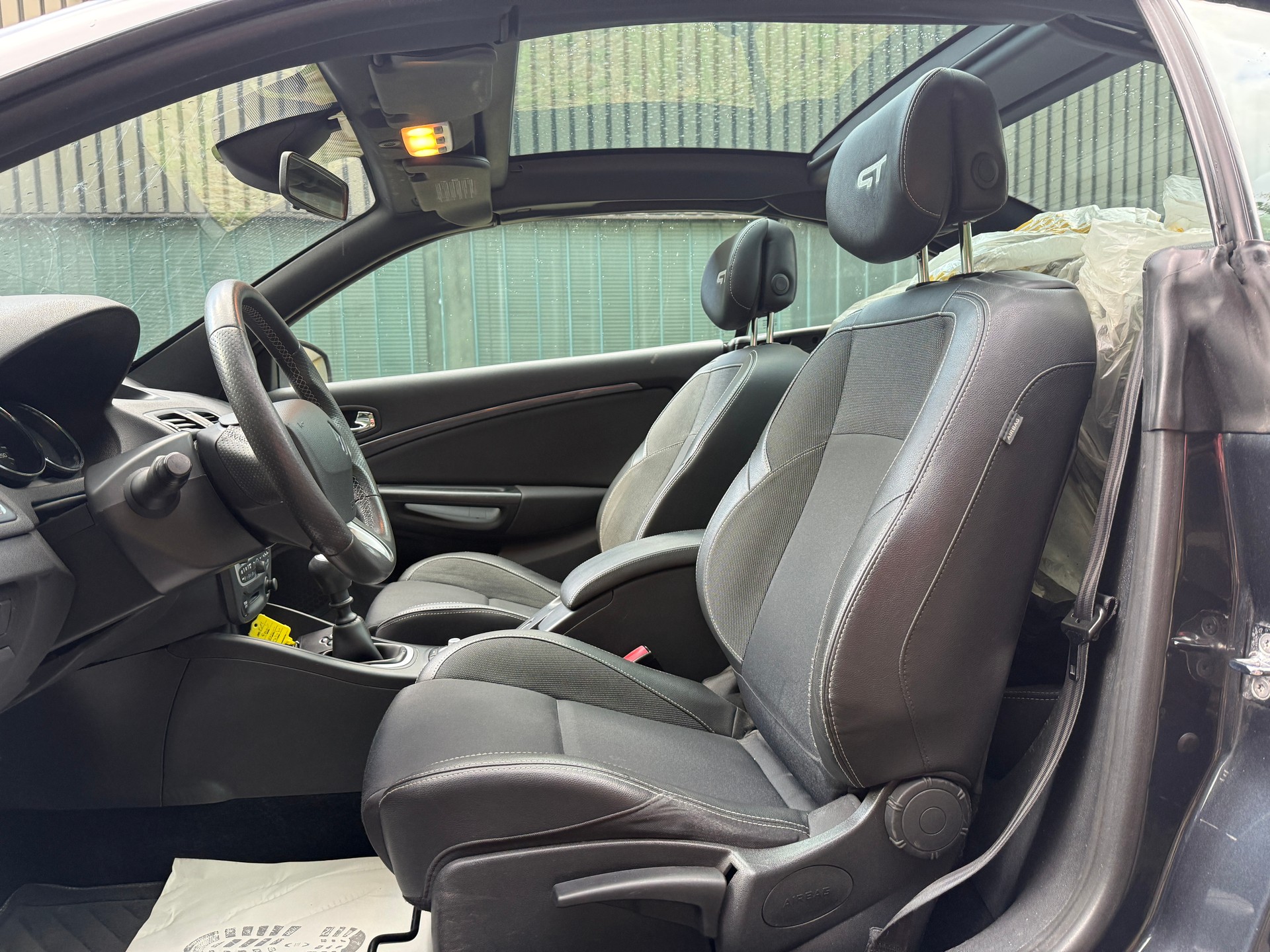 RENAULT Mégane CC 2.0 16V Turbo GT-image-10