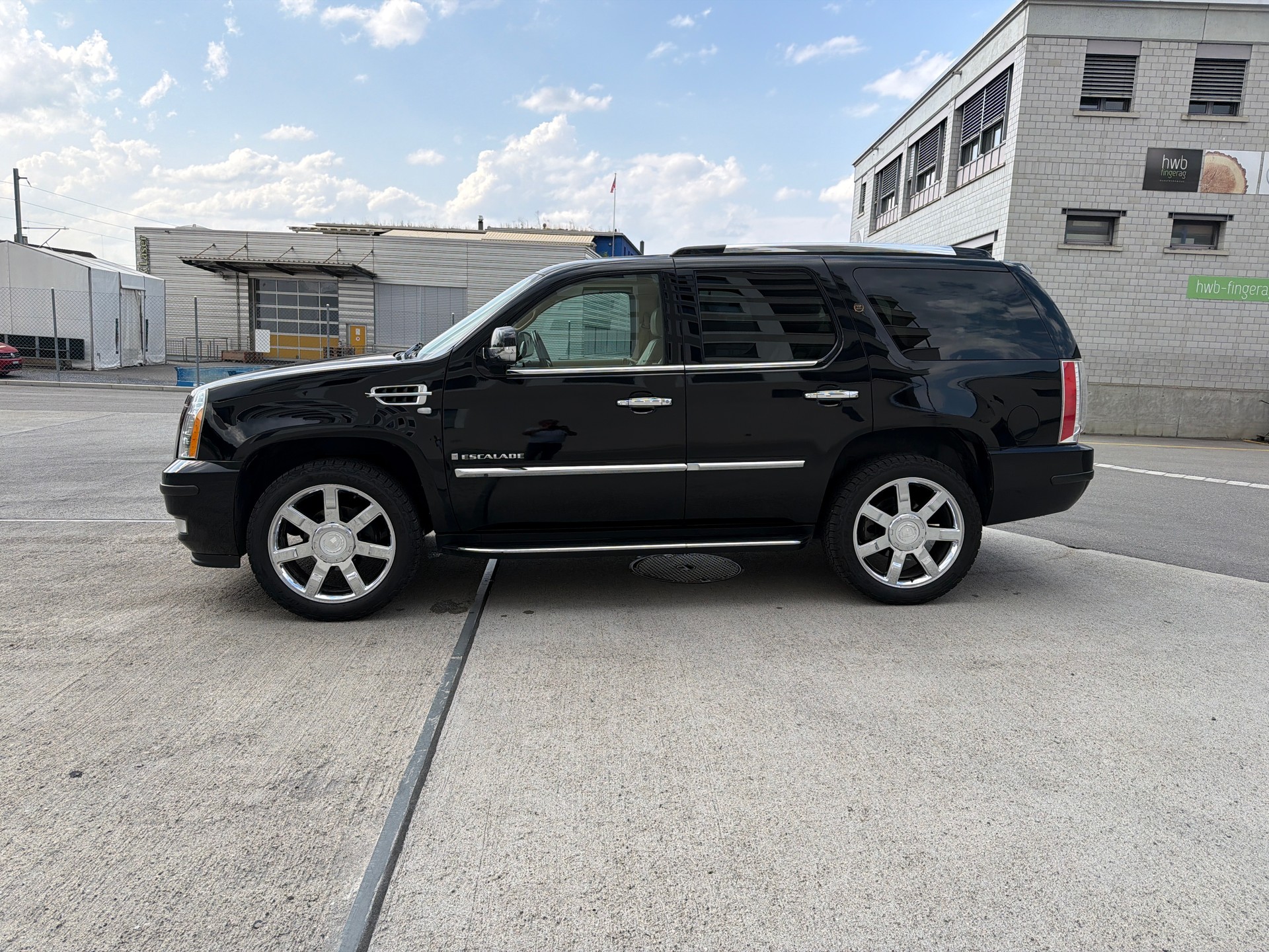 CADILLAC Escalade 6.2 Sport Luxury V8-image-1