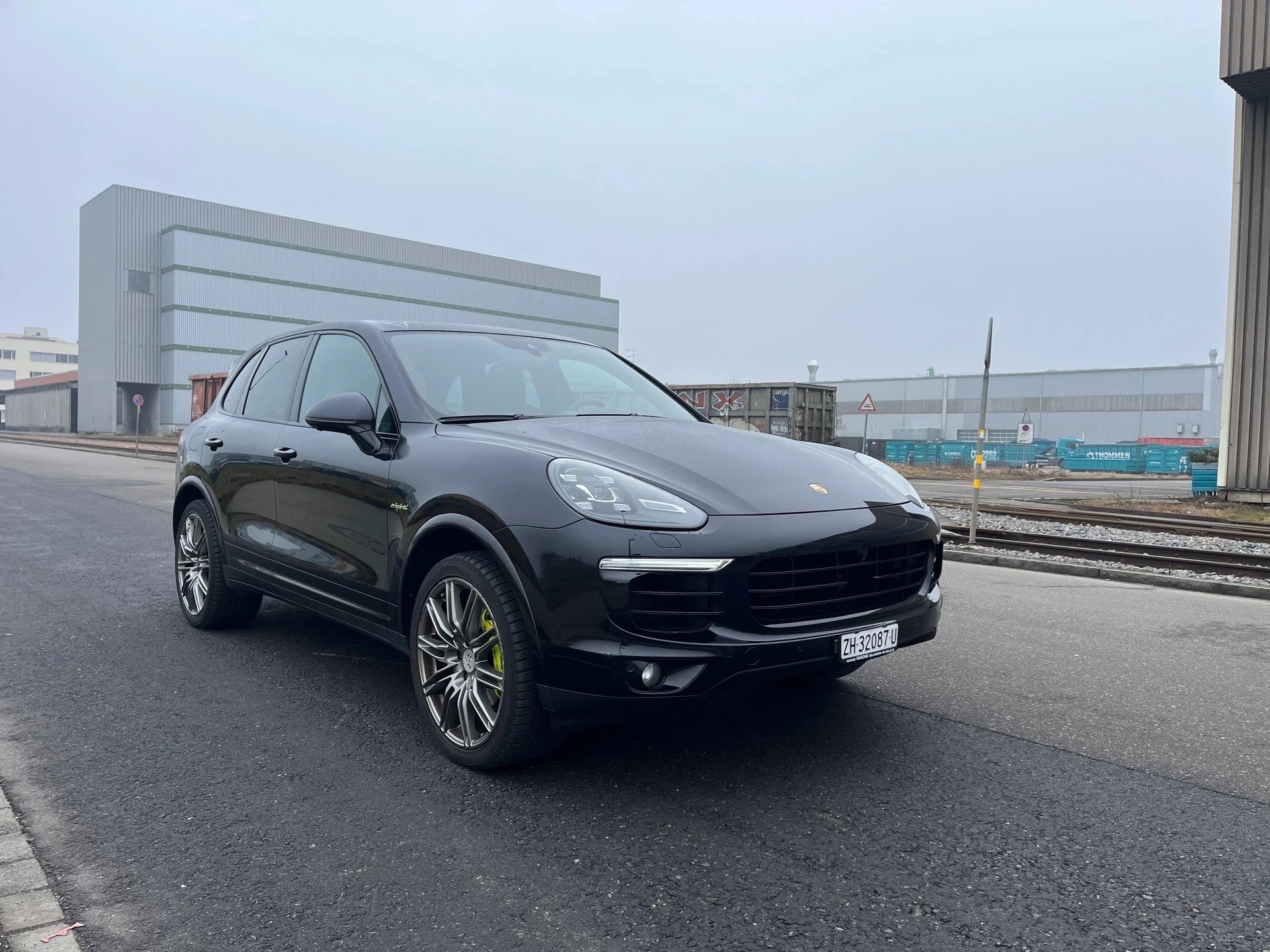 PORSCHE Cayenne S E-Hybrid Platinum Edition-image-4