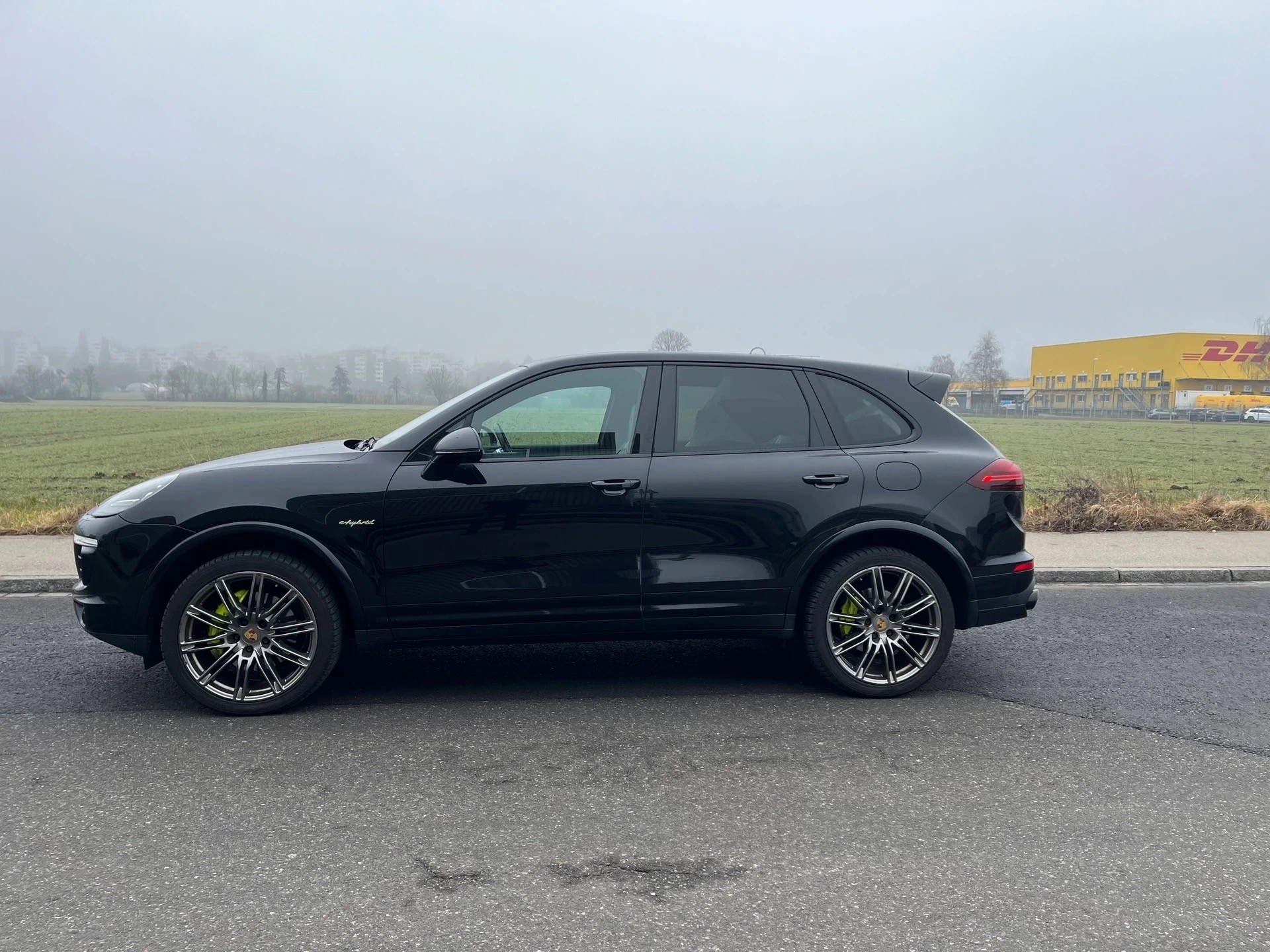 PORSCHE Cayenne S E-Hybrid Platinum Edition-image-14