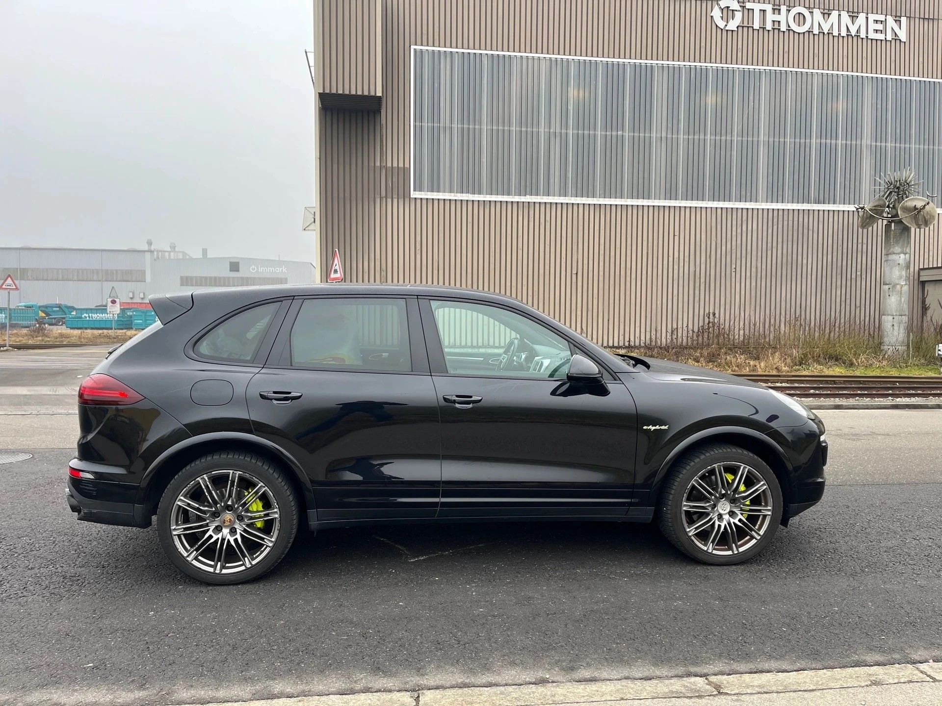 PORSCHE Cayenne S E-Hybrid Platinum Edition-image-13