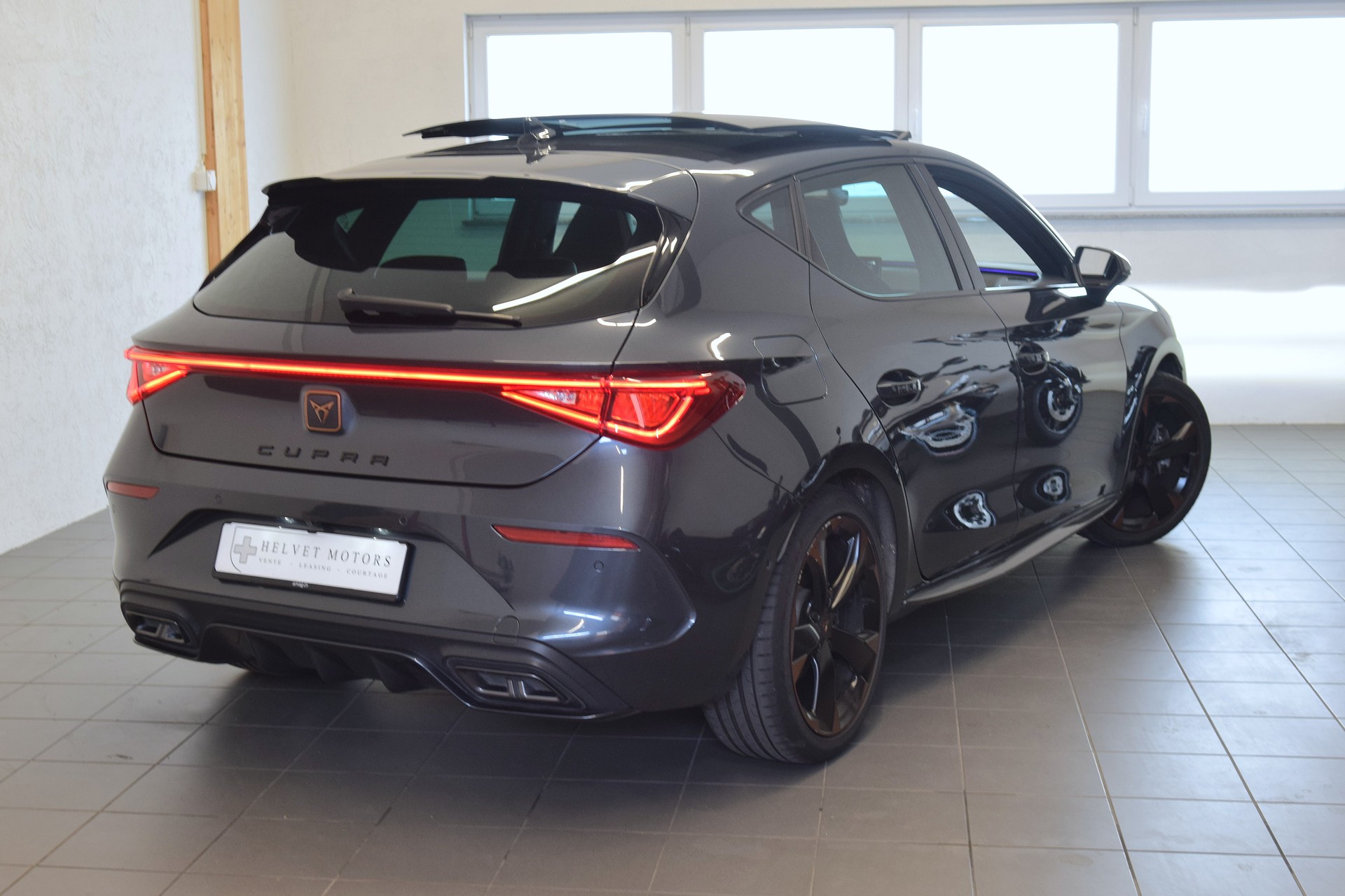 CUPRA LEON 2.0 TSI DSG-image-3