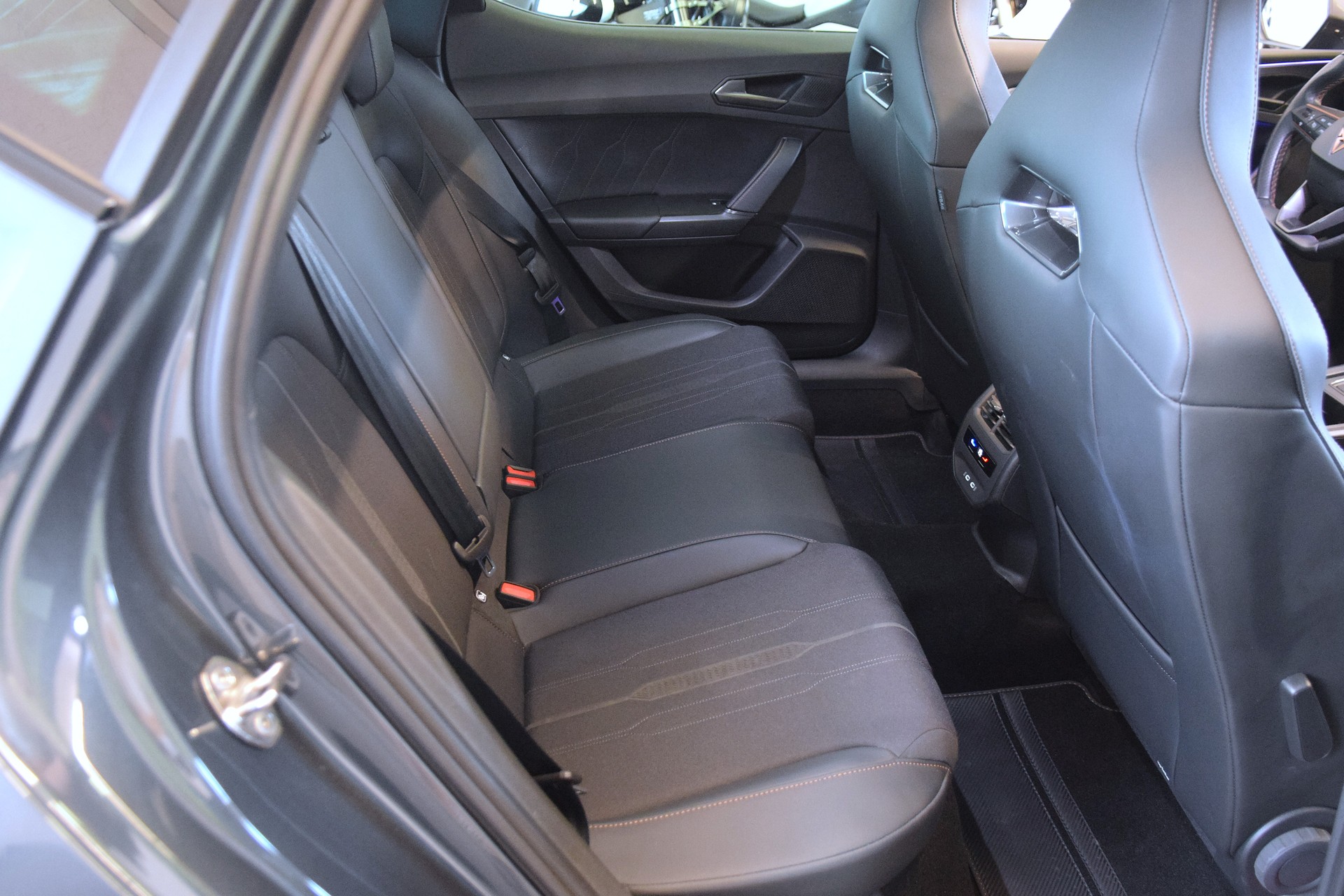 CUPRA LEON 2.0 TSI DSG-image-9