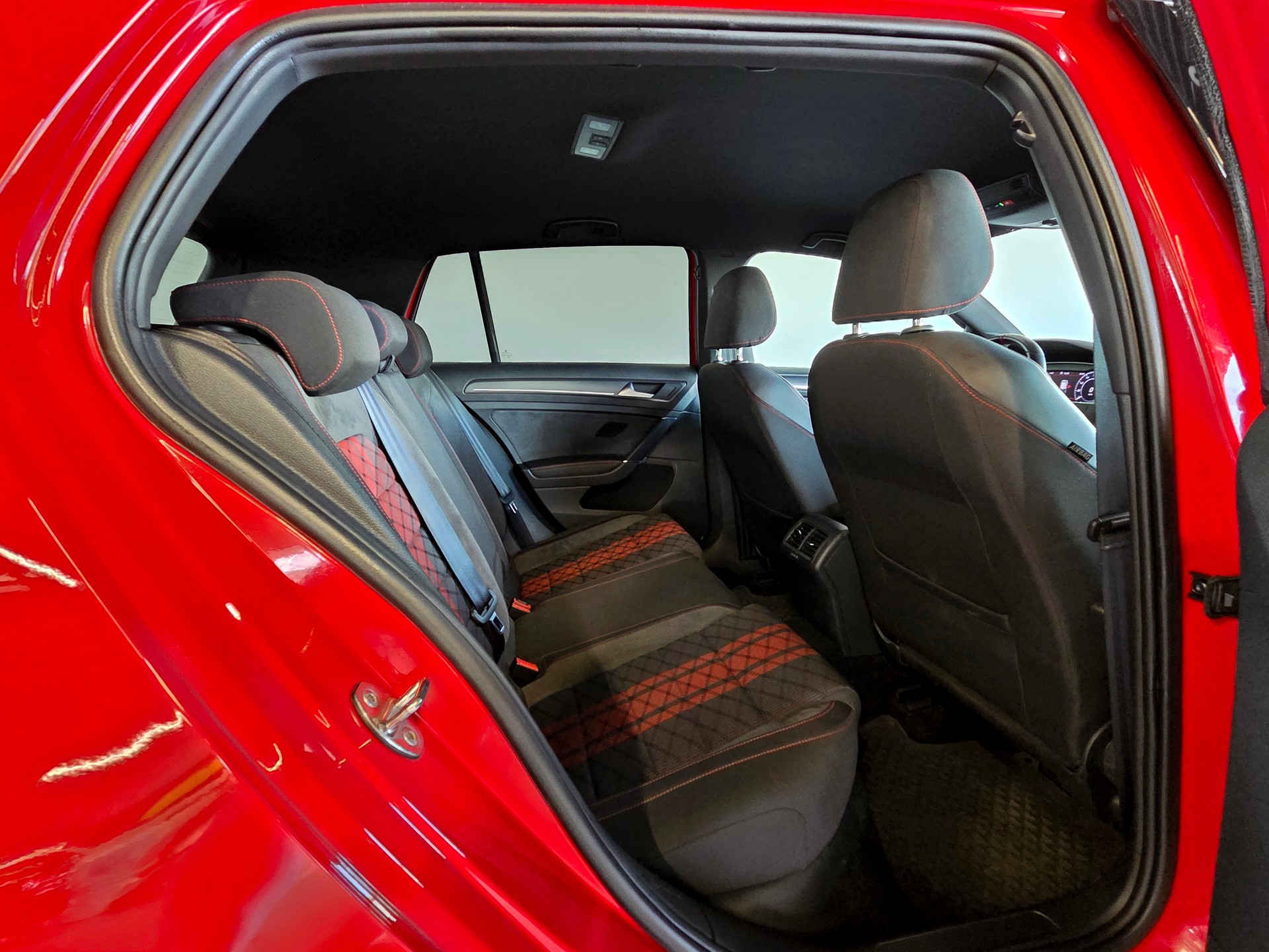 VW Golf VII 2.0 TSI GTI TCR DSG-image-6