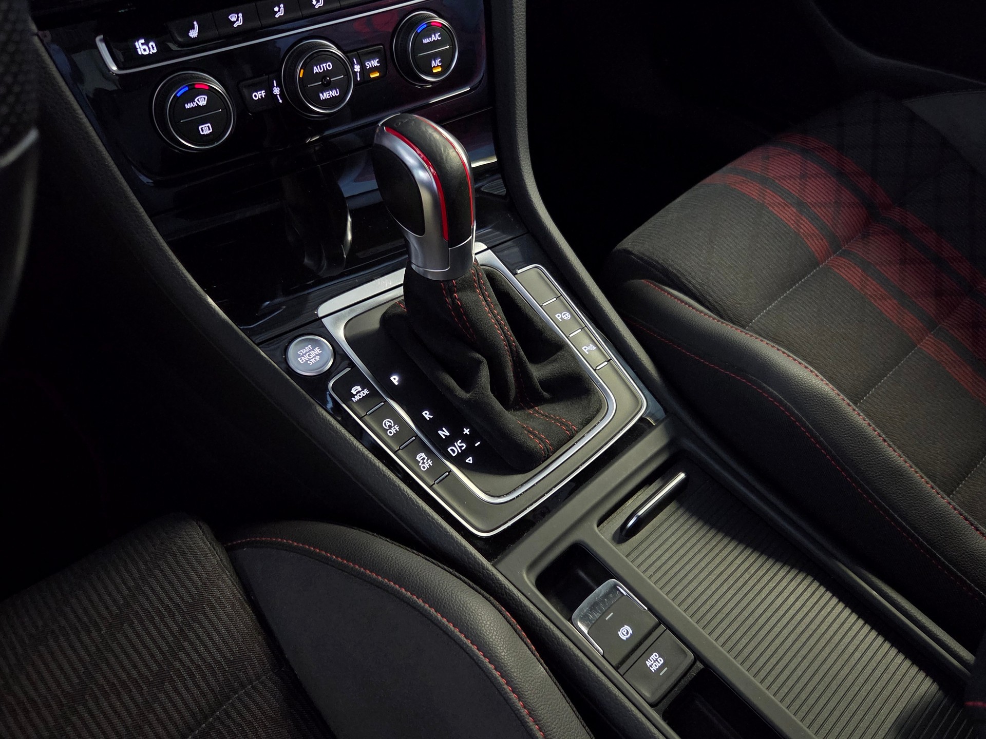 VW Golf VII 2.0 TSI GTI TCR DSG-image-15