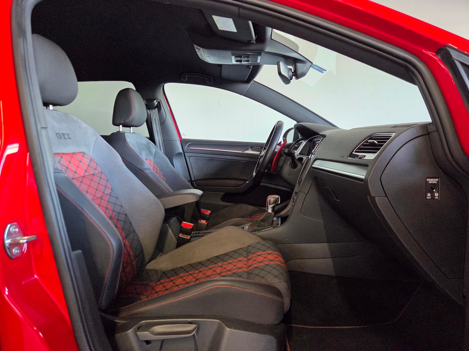VW Golf VII 2.0 TSI GTI TCR DSG-image-8