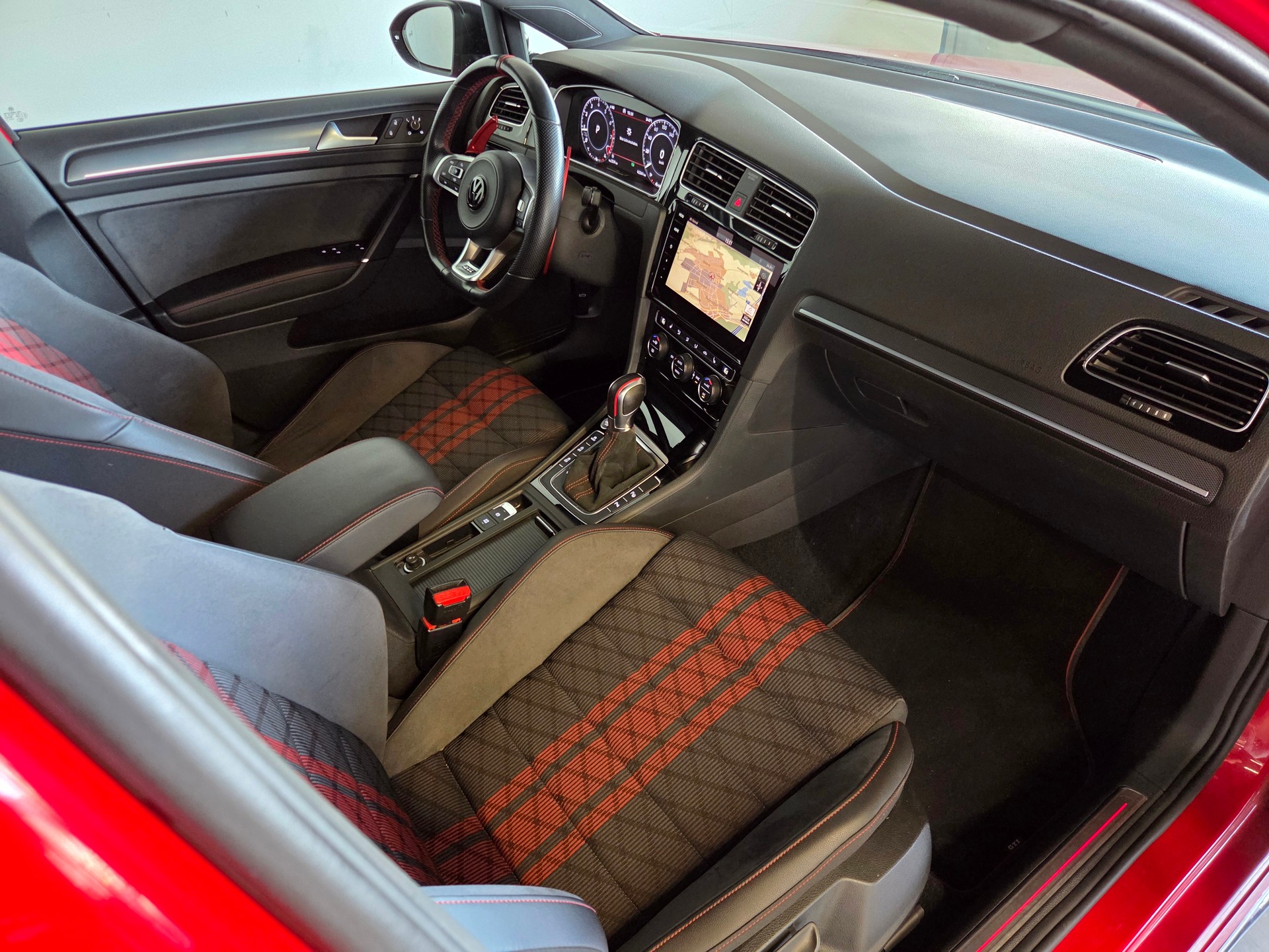 VW Golf VII 2.0 TSI GTI TCR DSG-image-9
