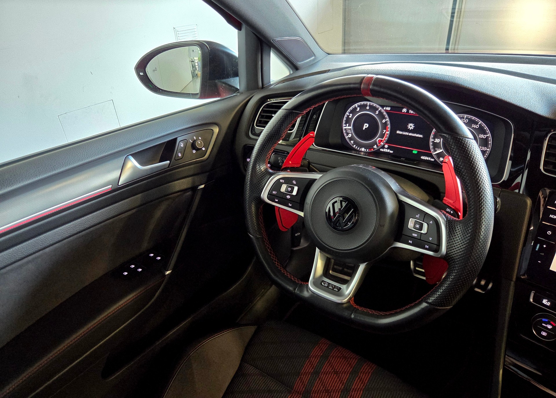 VW Golf VII 2.0 TSI GTI TCR DSG-image-4