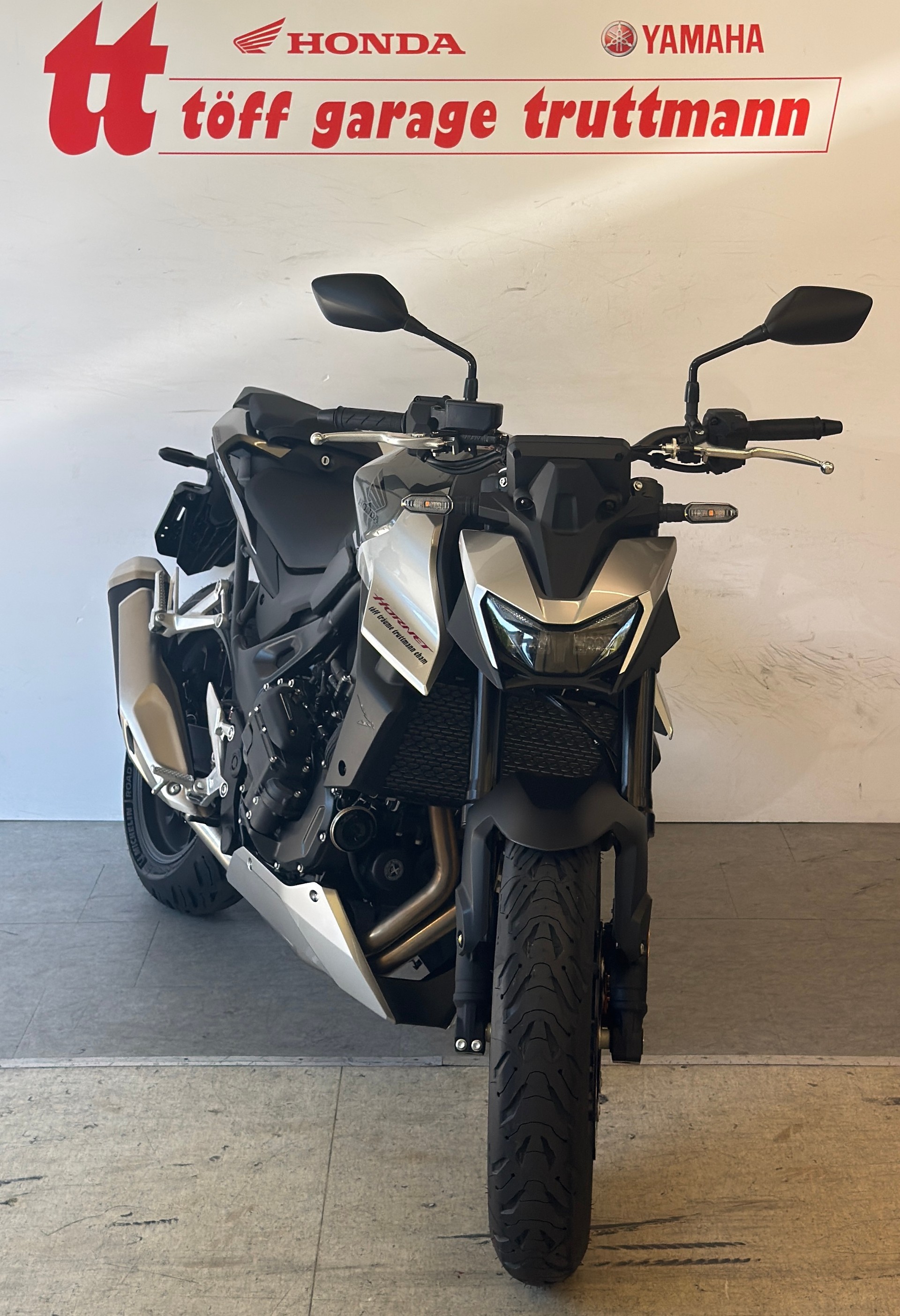 HONDA CB 750 Hornet E-Clutch (35kW)-showroom-element-2
