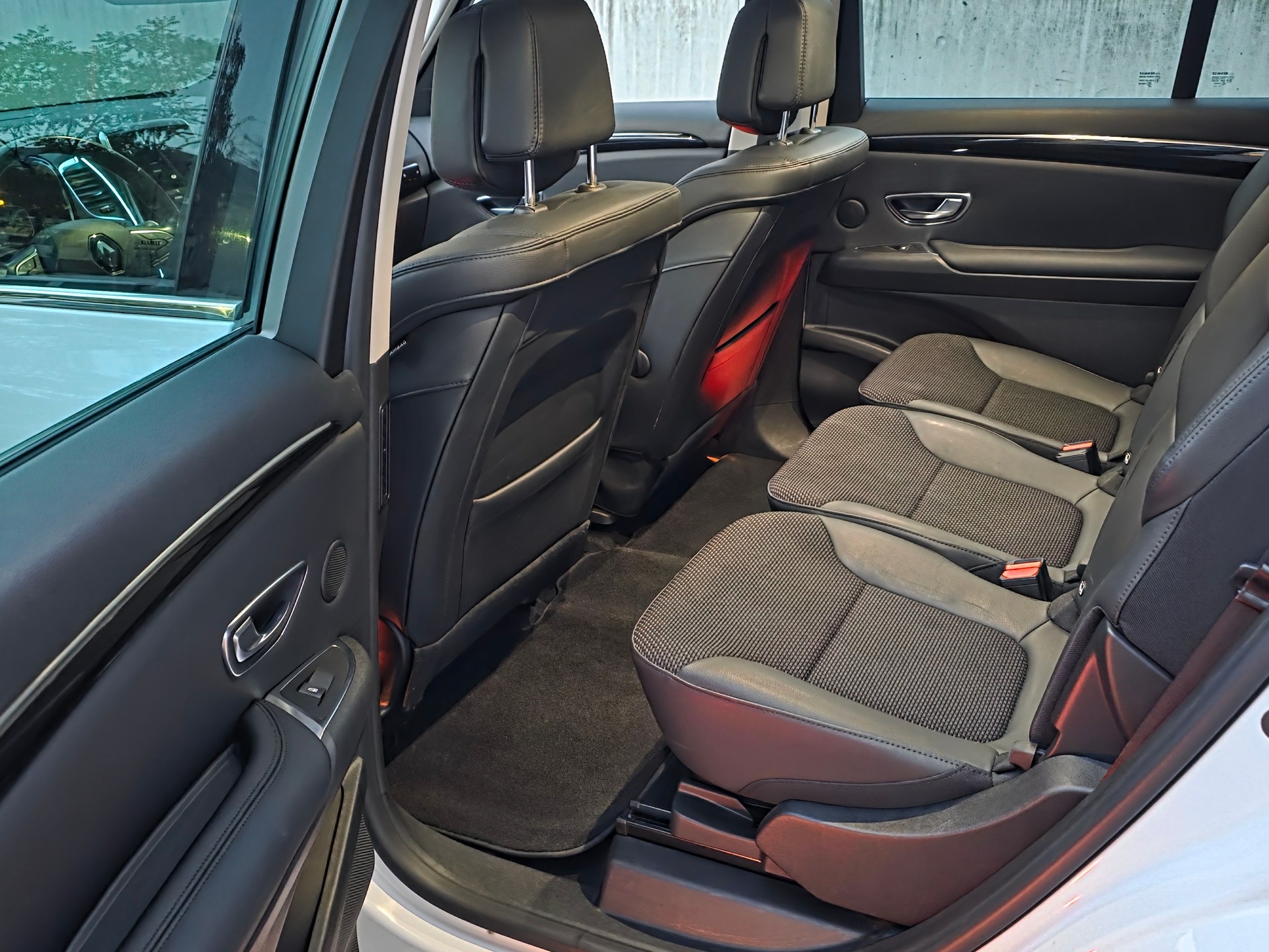RENAULT Espace 2.0 dCi Intens EDC 6-image-12