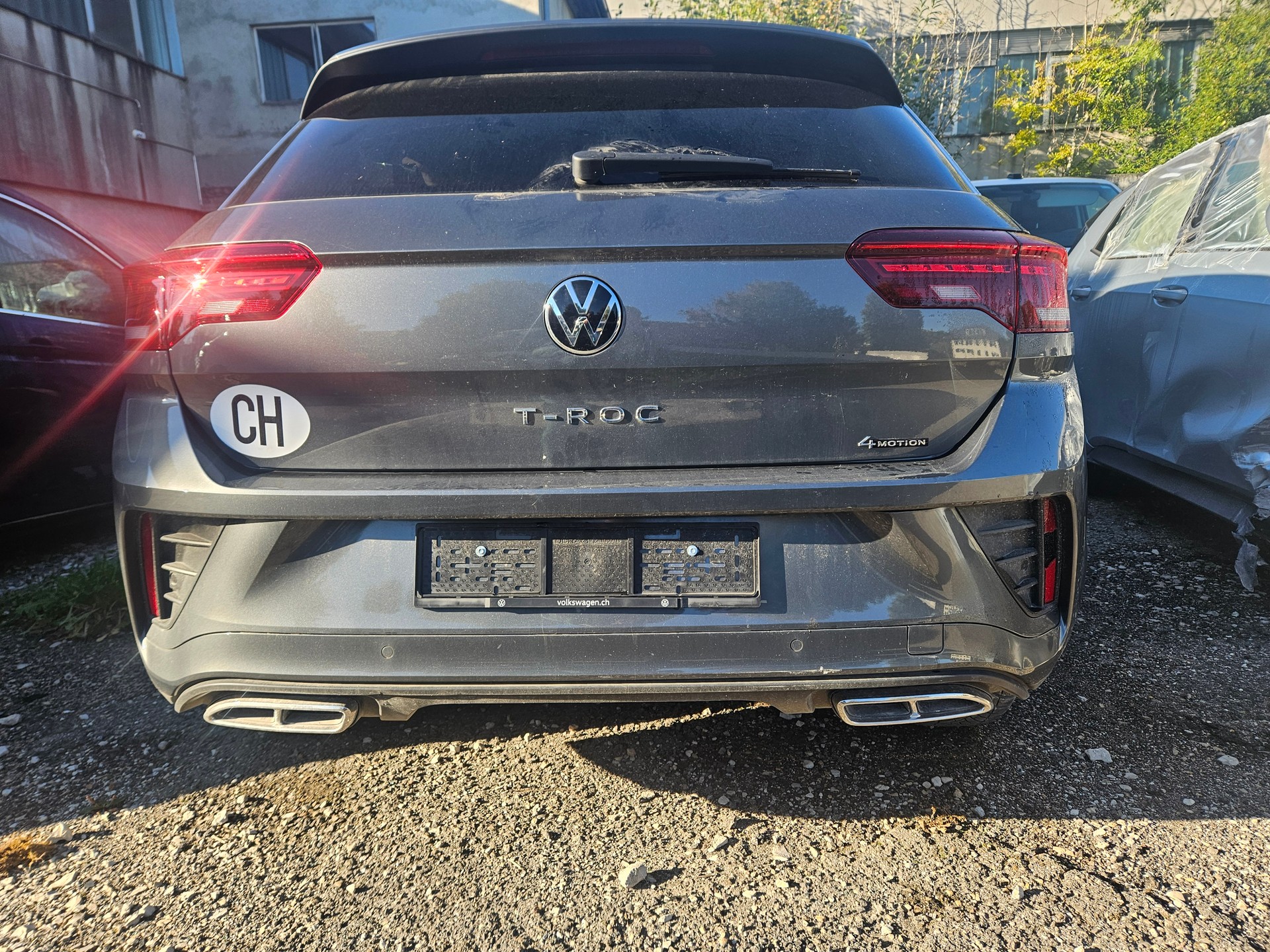 VW T-Roc 2.0 TSI R-Line DSG 4Motion BESCHADIG ENDOMMAGE-image-0