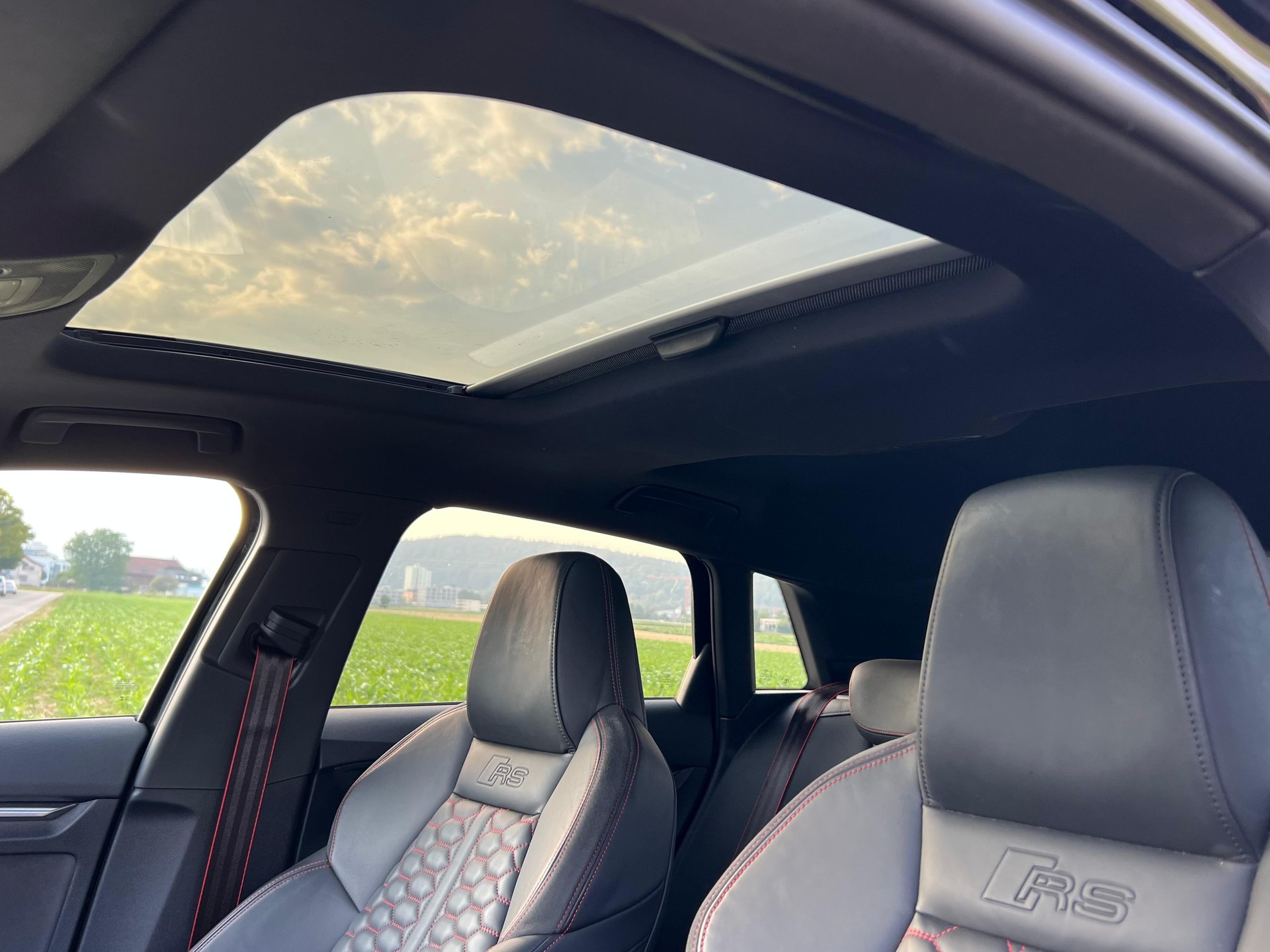 AUDI RS3 Sportback 2.5 TSI quattro S-tronic-image-11