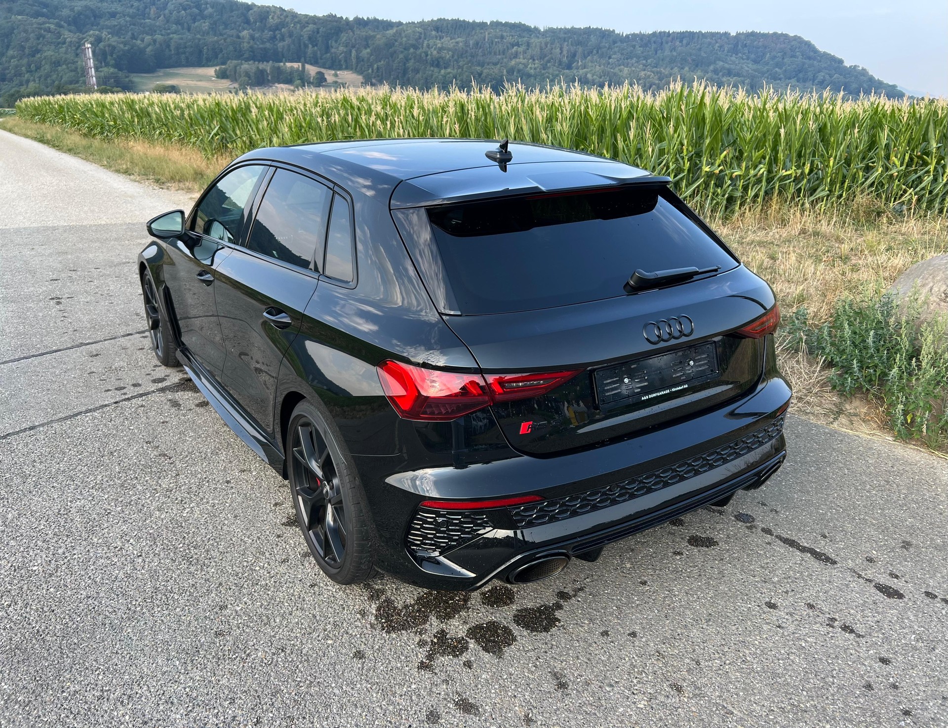 AUDI RS3 Sportback 2.5 TSI quattro S-tronic-image-2