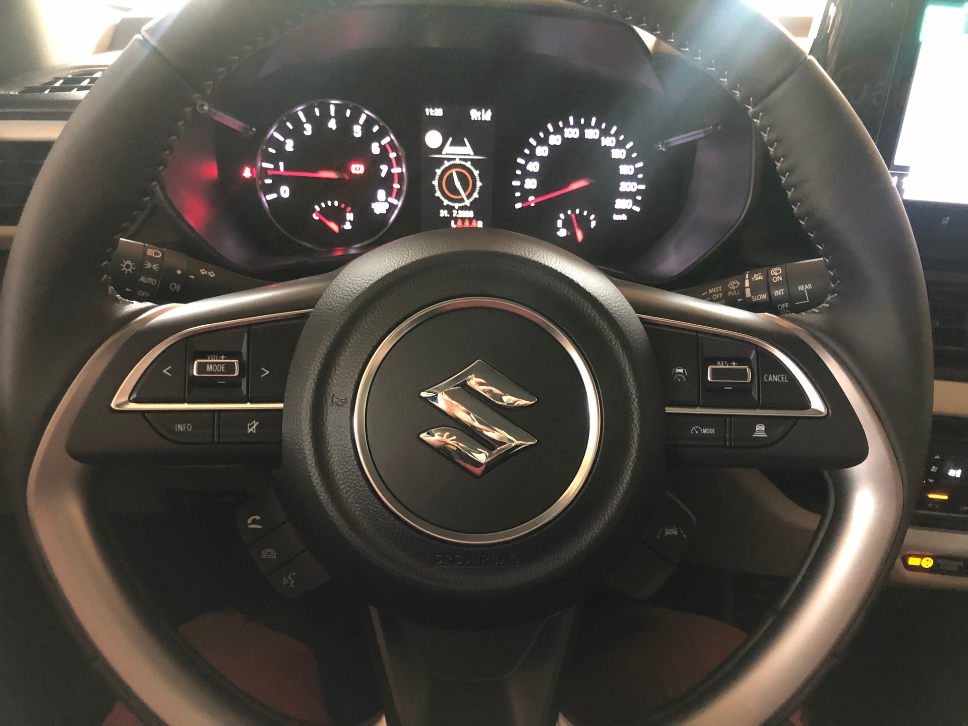 SUZUKI Swift 1.2 Compact+ Hybrid 4x4-image-12